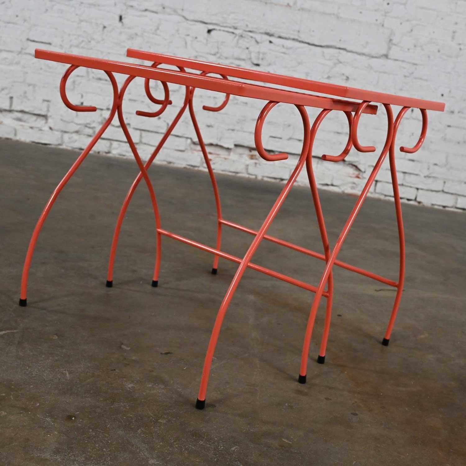 Mid-Century Modern Pr MCM Coral Painted Outdoor Nesting Side Tables Metal Wire & Expanded Metal Top For Sale