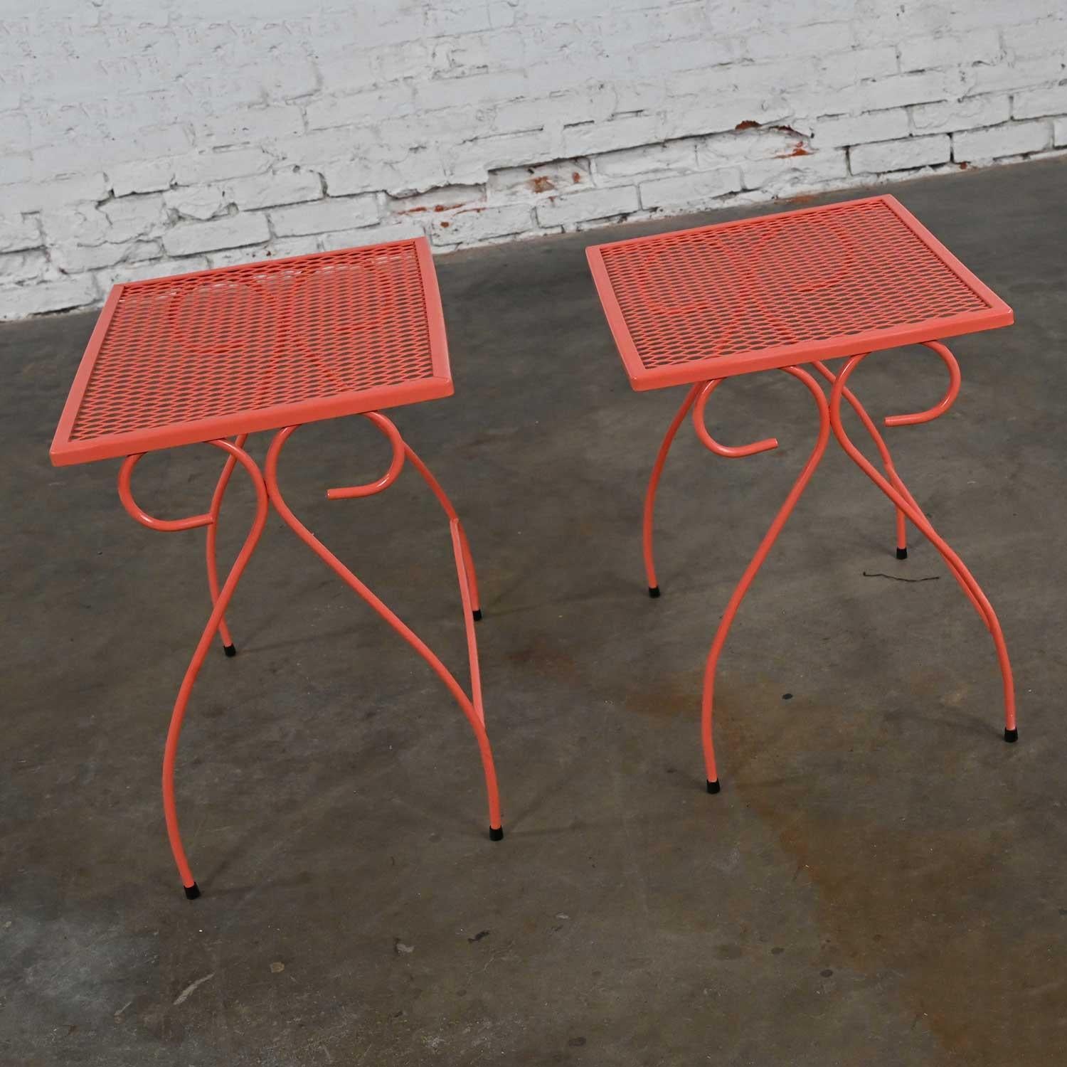 20th Century Pr MCM Coral Painted Outdoor Nesting Side Tables Metal Wire & Expanded Metal Top For Sale