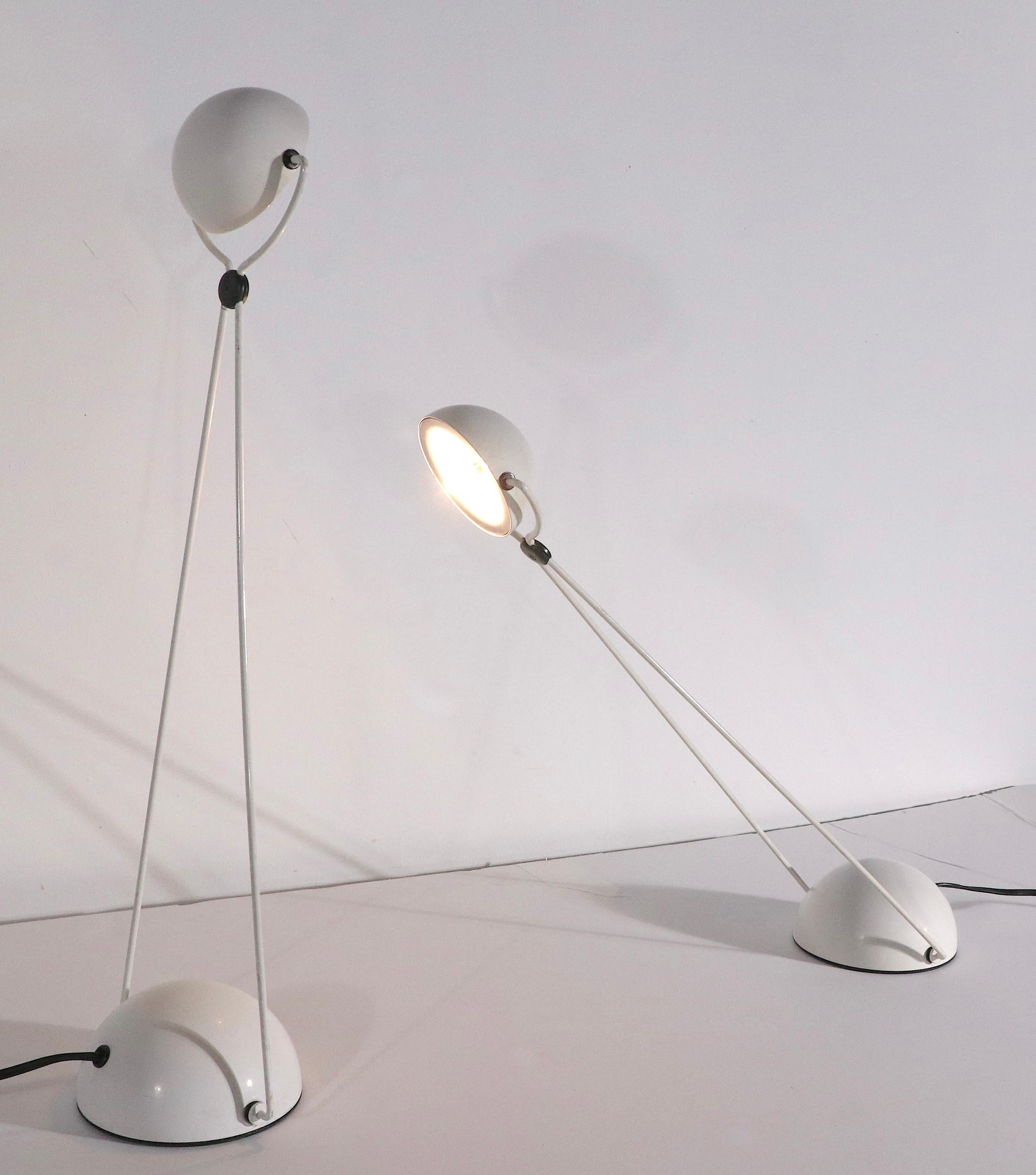 Postmoderne Lampes d'angle Poise en métal conçues par Stefano Cevoli et fabriquées à Milan, Italie, années 1980 en vente
