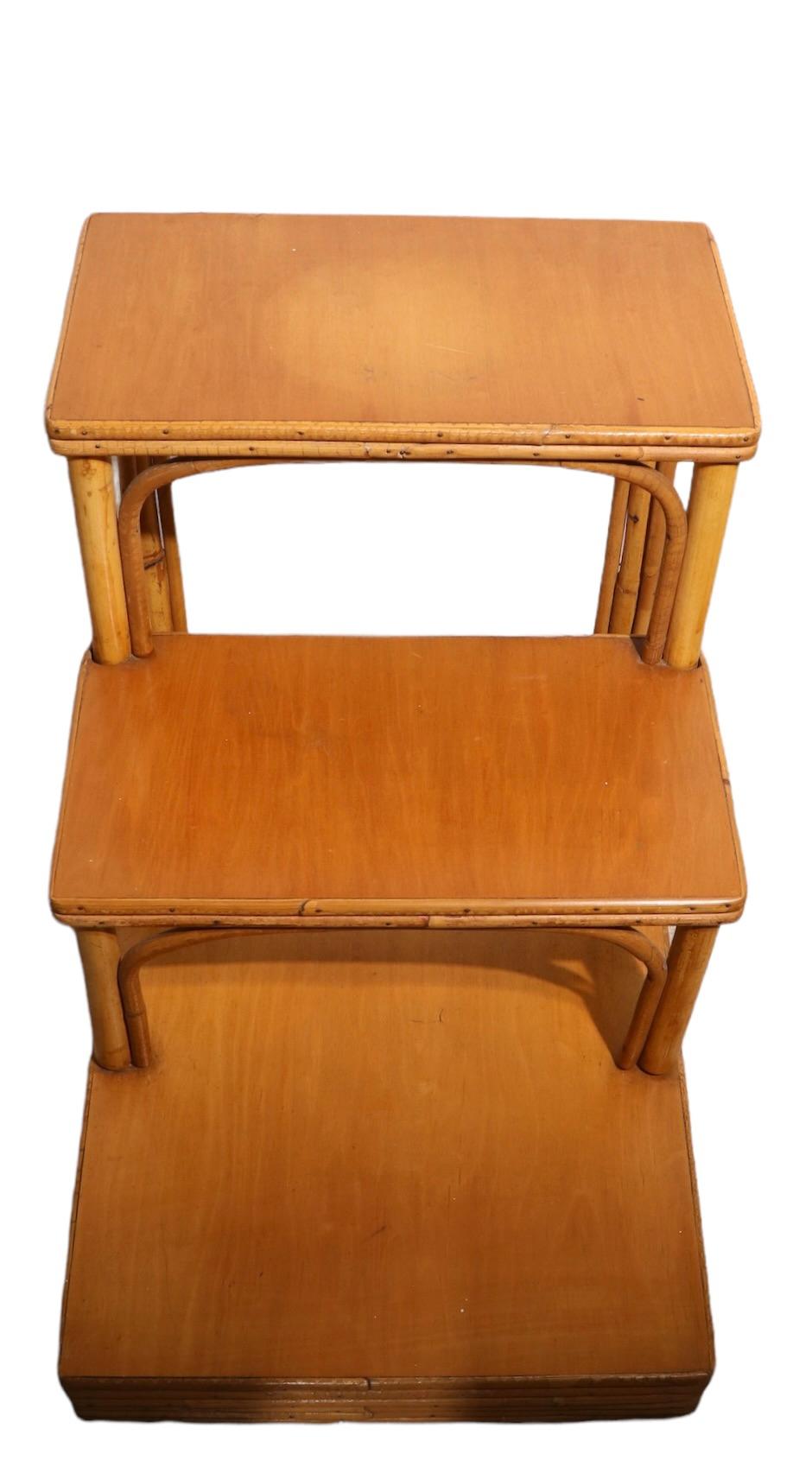 Mid-Century Modern Tables d'extrémité en bambou de style Art Déco du milieu du siècle dernier par Ficks Reed  en vente