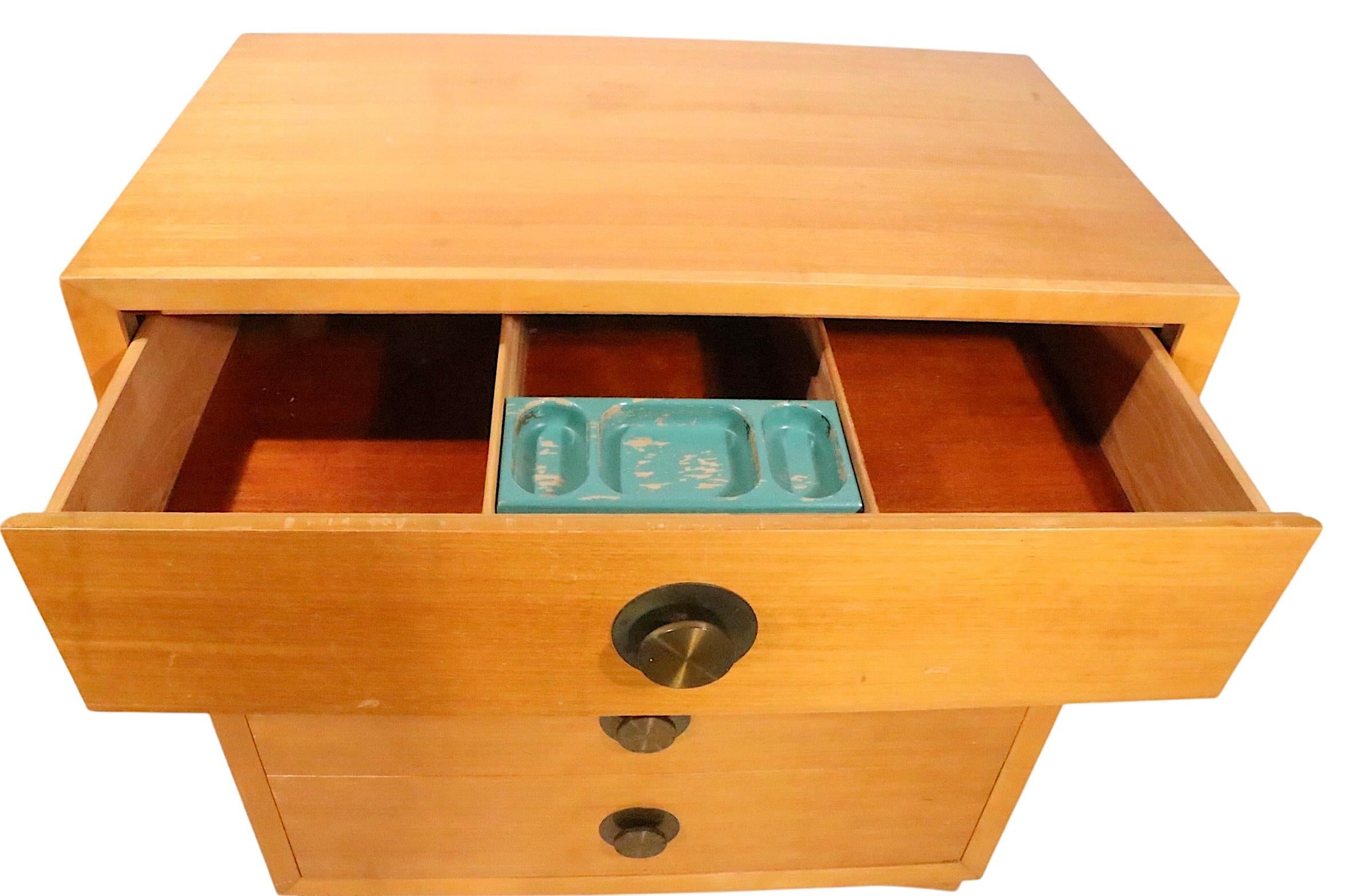 Impiallacciato Pr. Comò Bachelors di metà secolo di Thomasville, anni '50 ca. in vendita