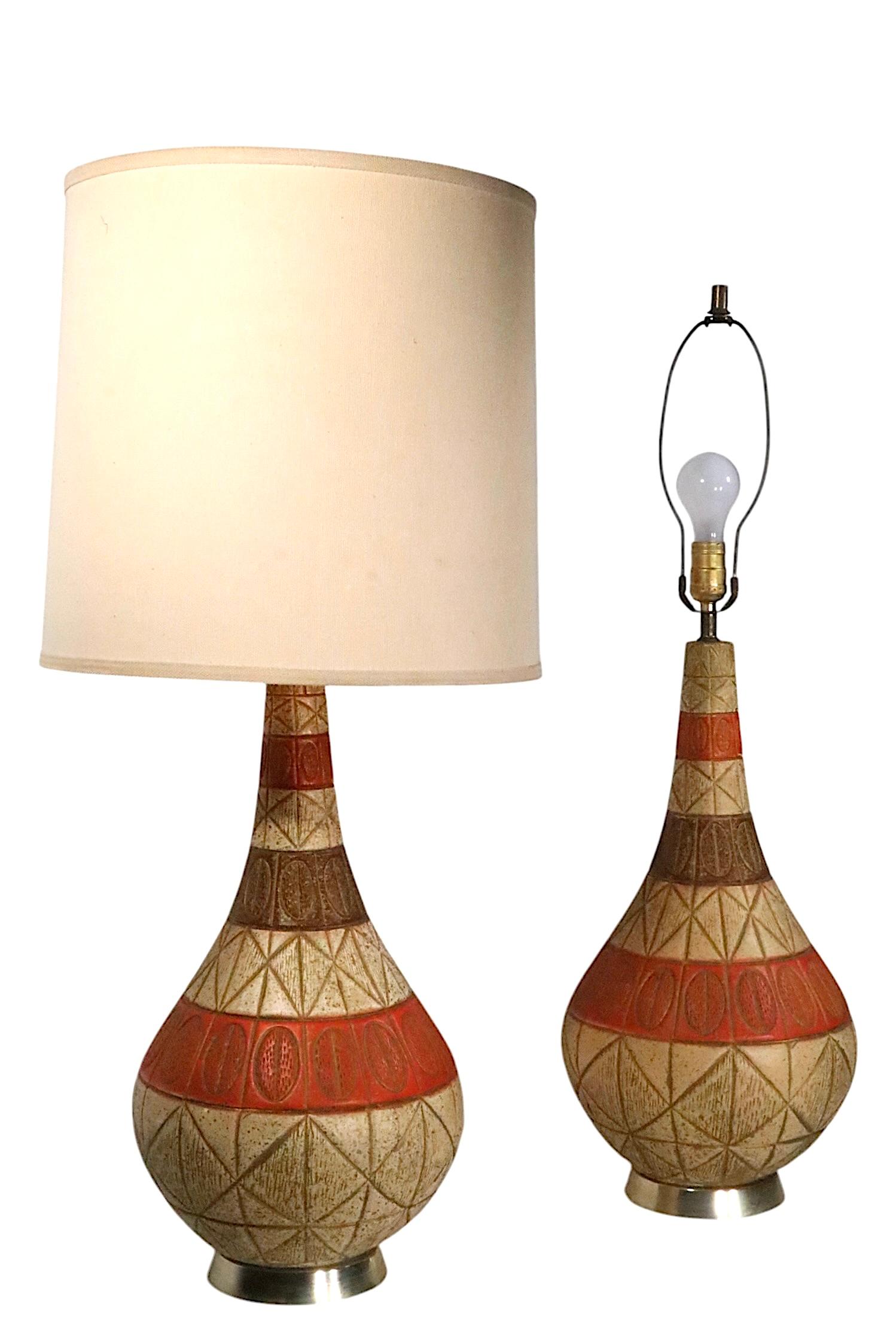 Pr. Lampes de table en céramique du milieu du siècle Bon état - En vente à New York, NY