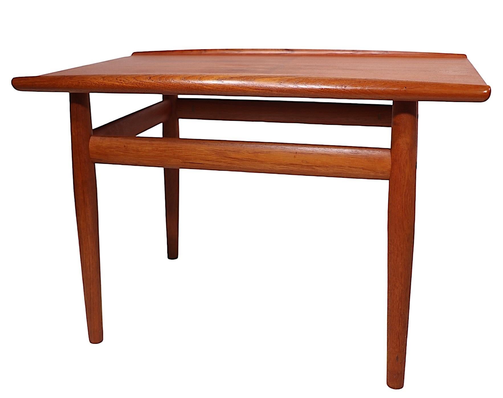 Pr. Tables d'appoint danoises modernes du milieu du siècle dernier par Grete Jalk pour Glostrup Mobelfabrik en vente 3
