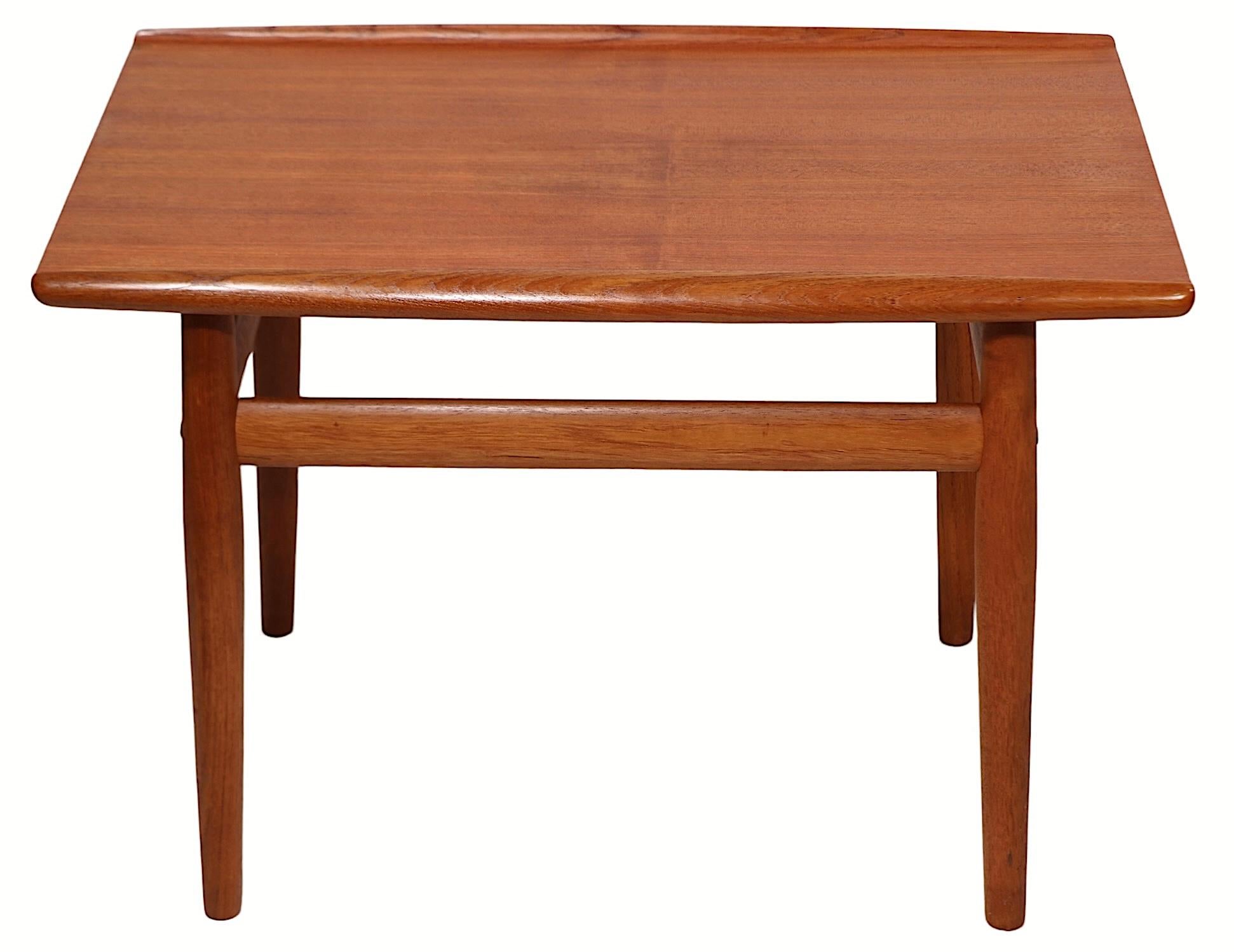 Danois Pr. Tables d'appoint danoises modernes du milieu du siècle dernier par Grete Jalk pour Glostrup Mobelfabrik en vente