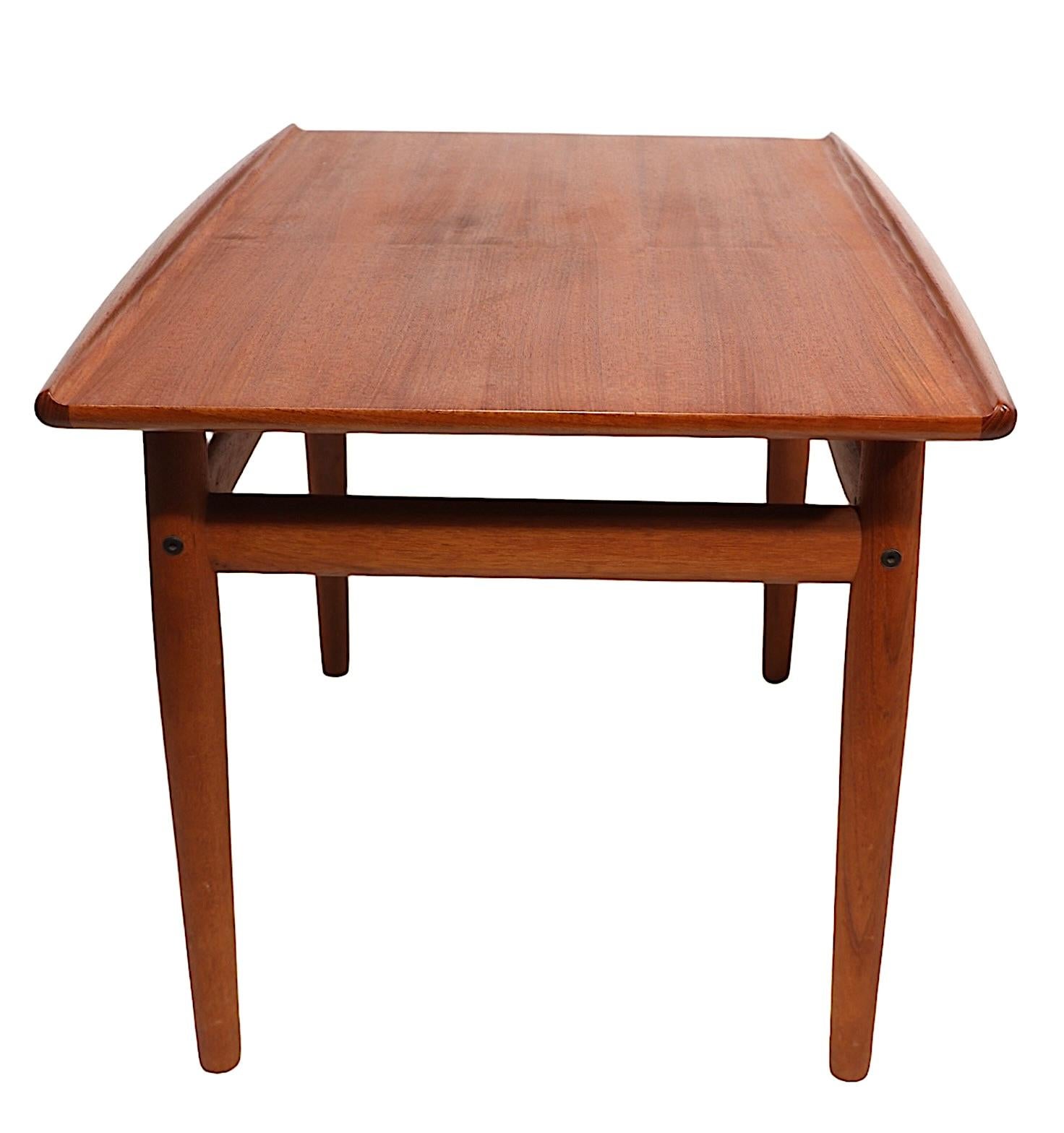 Pr. Tables d'appoint danoises modernes du milieu du siècle dernier par Grete Jalk pour Glostrup Mobelfabrik en vente 1