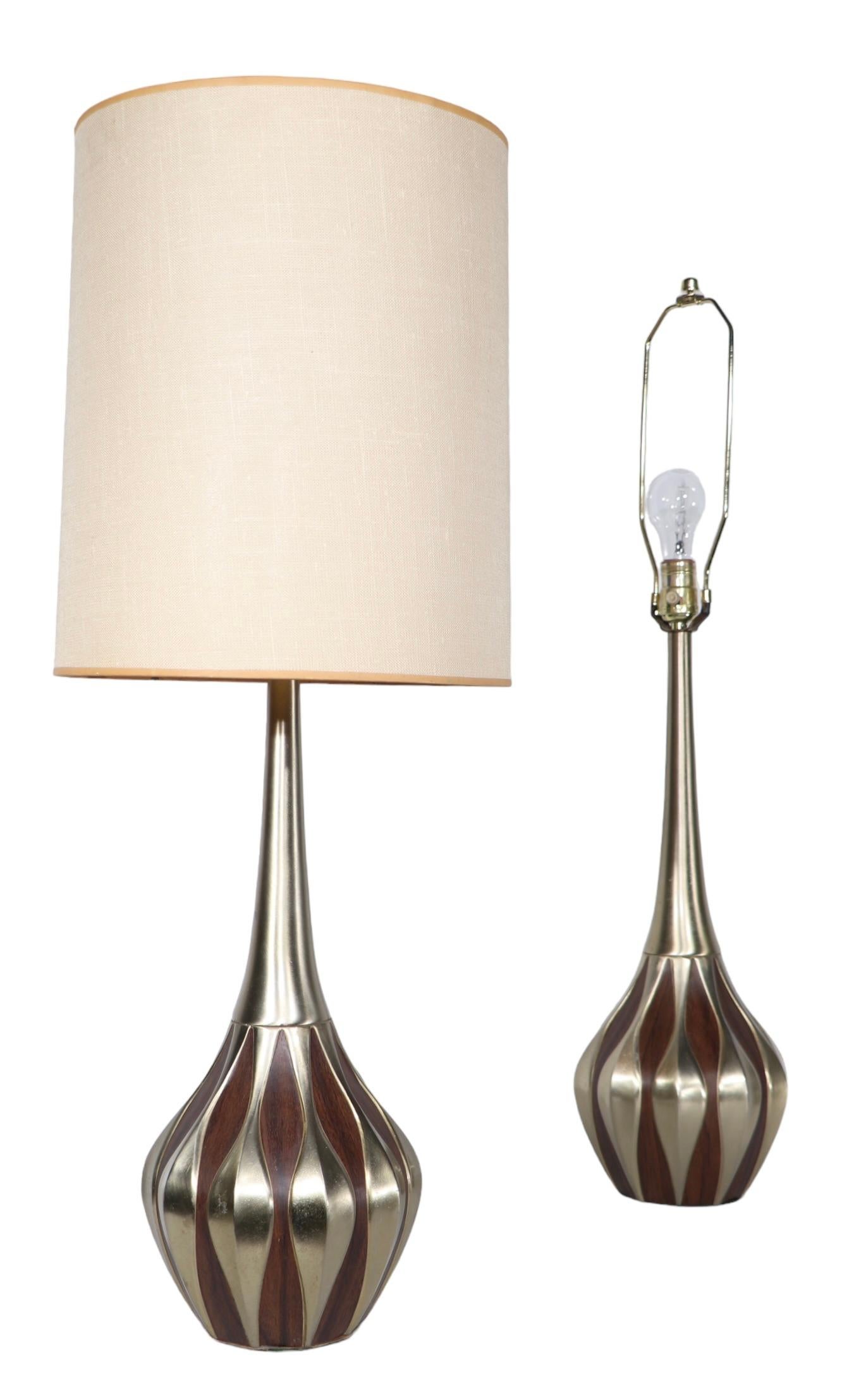 Chic pair of Genie table lamps, made by The Laurel Lamp Company, model H-803  circa 1960's. Sophisticated, voguish style, hard to find examples, especially hard to find in pairs.  The lamps are both in very good, original, clean and working