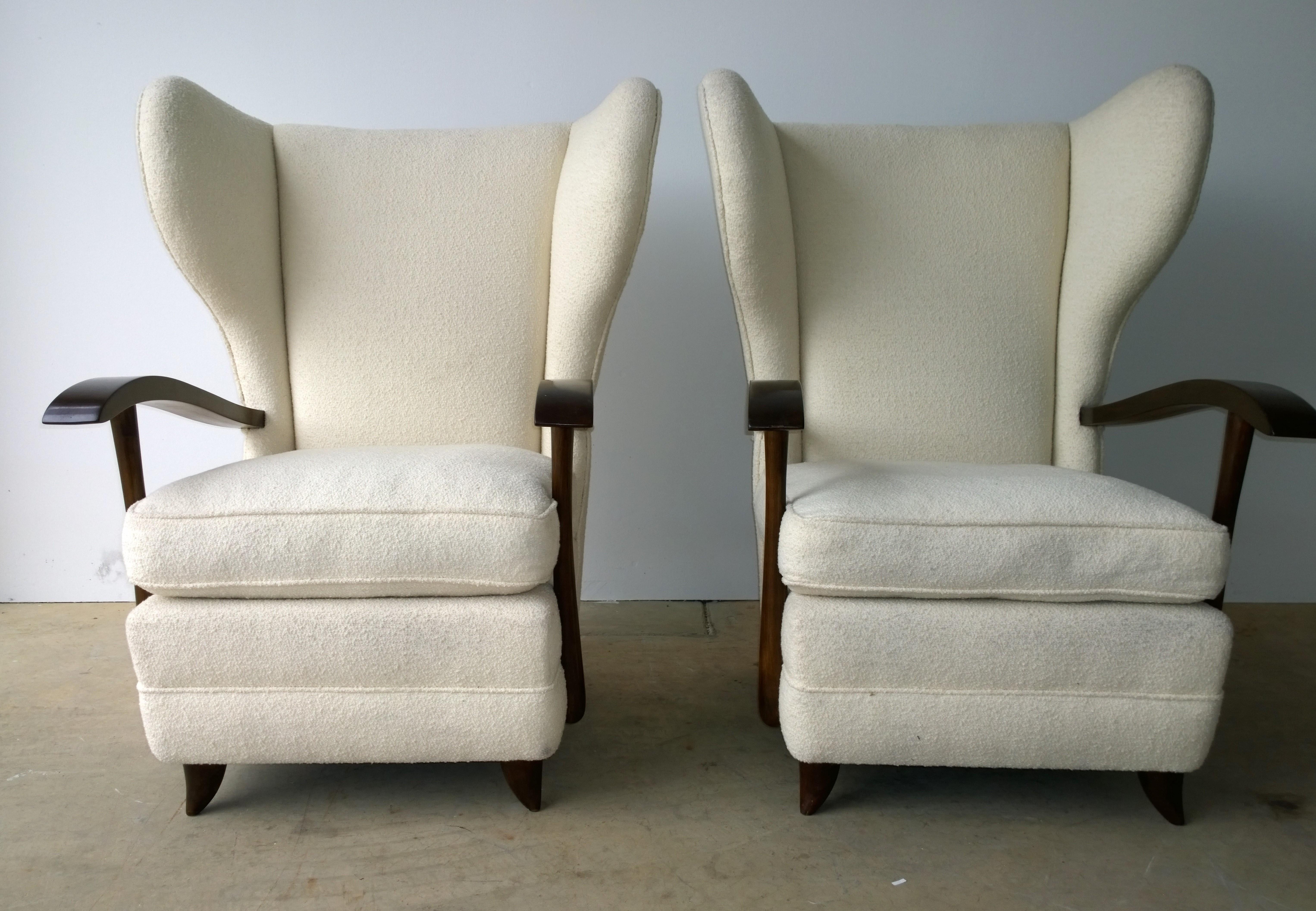Mid-Century Modern Pair of Paola Buffa Mahogany Frame and White Wool Boucle Arm or Lounge Chairs For Sale