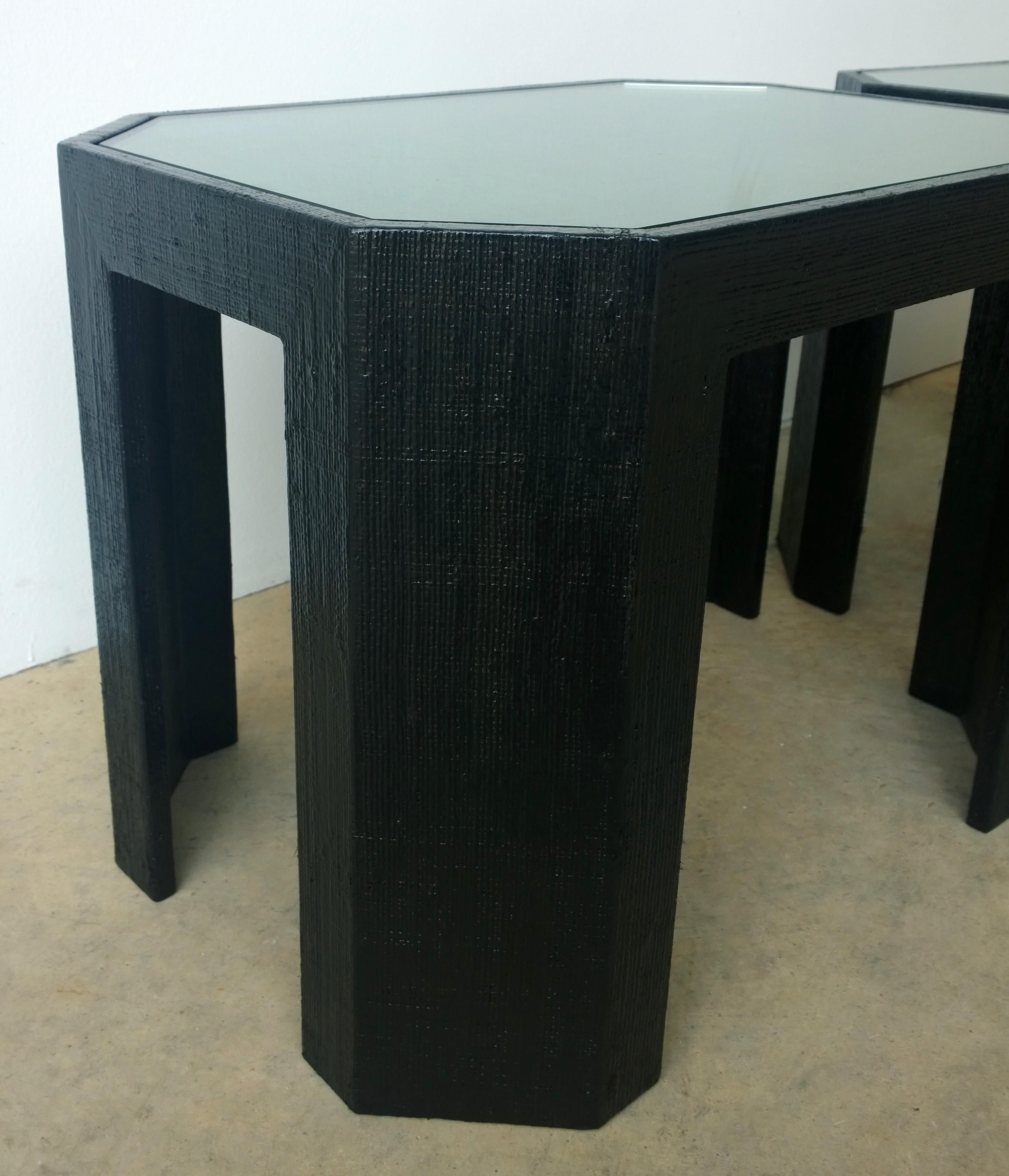 Lorin Marsh Newly Lacquered Grasscloth in Black with Glass Side/End Tables, Pair In Good Condition In Houston, TX