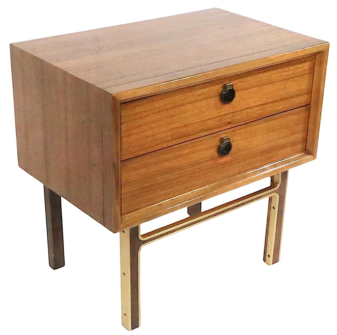 Mid-Century Modern Pr. Mid Century Night Tables For Sale