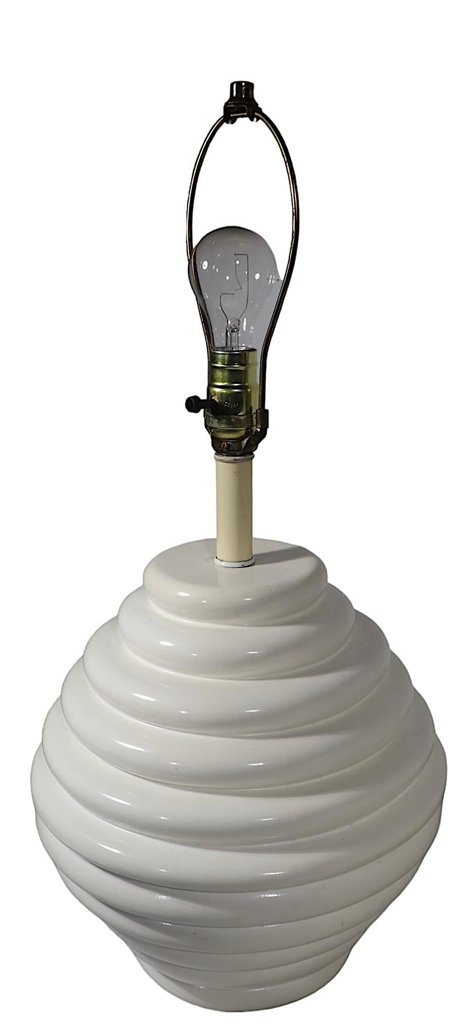 Pr. Lampes de table de forme bulbeuse A Space C. White/Space c. 1950/70's en vente 4