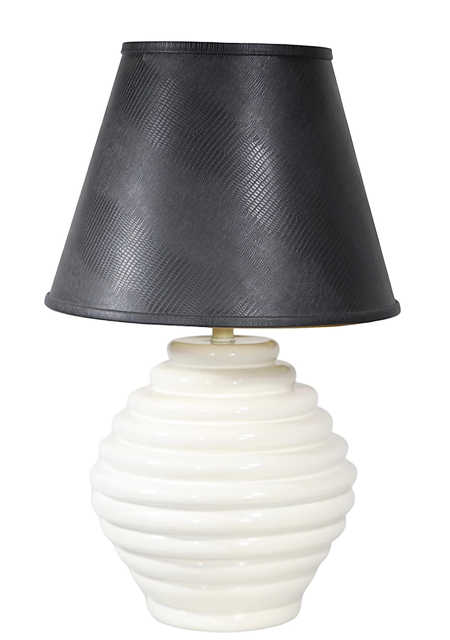 Pr. Mid Century Space Age Bulbous Form Table Lamps in White Finish c. 1950/70's For Sale 9