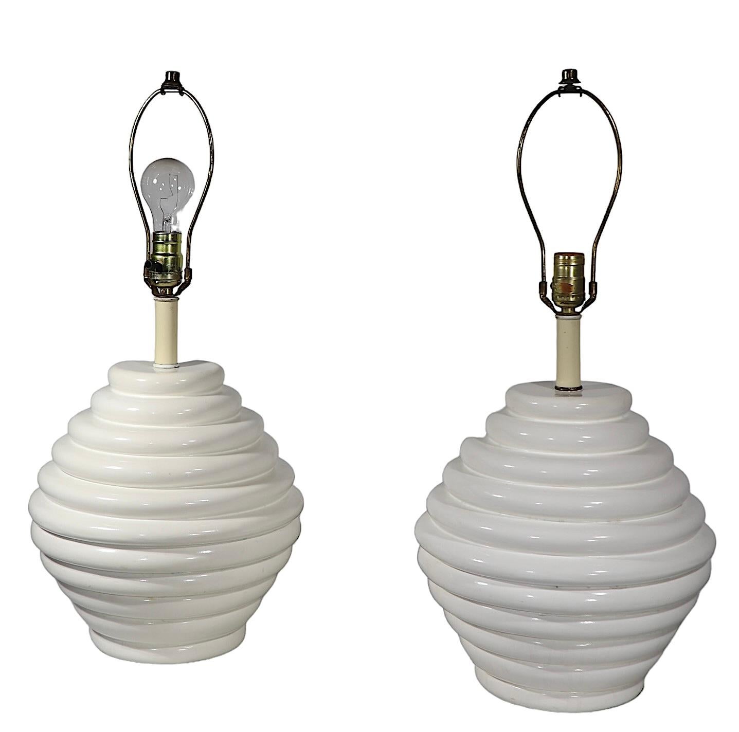 Pr. Mid Century Space Age Bulbous Form Table Lamps in White Finish c. 1950/70's For Sale 10