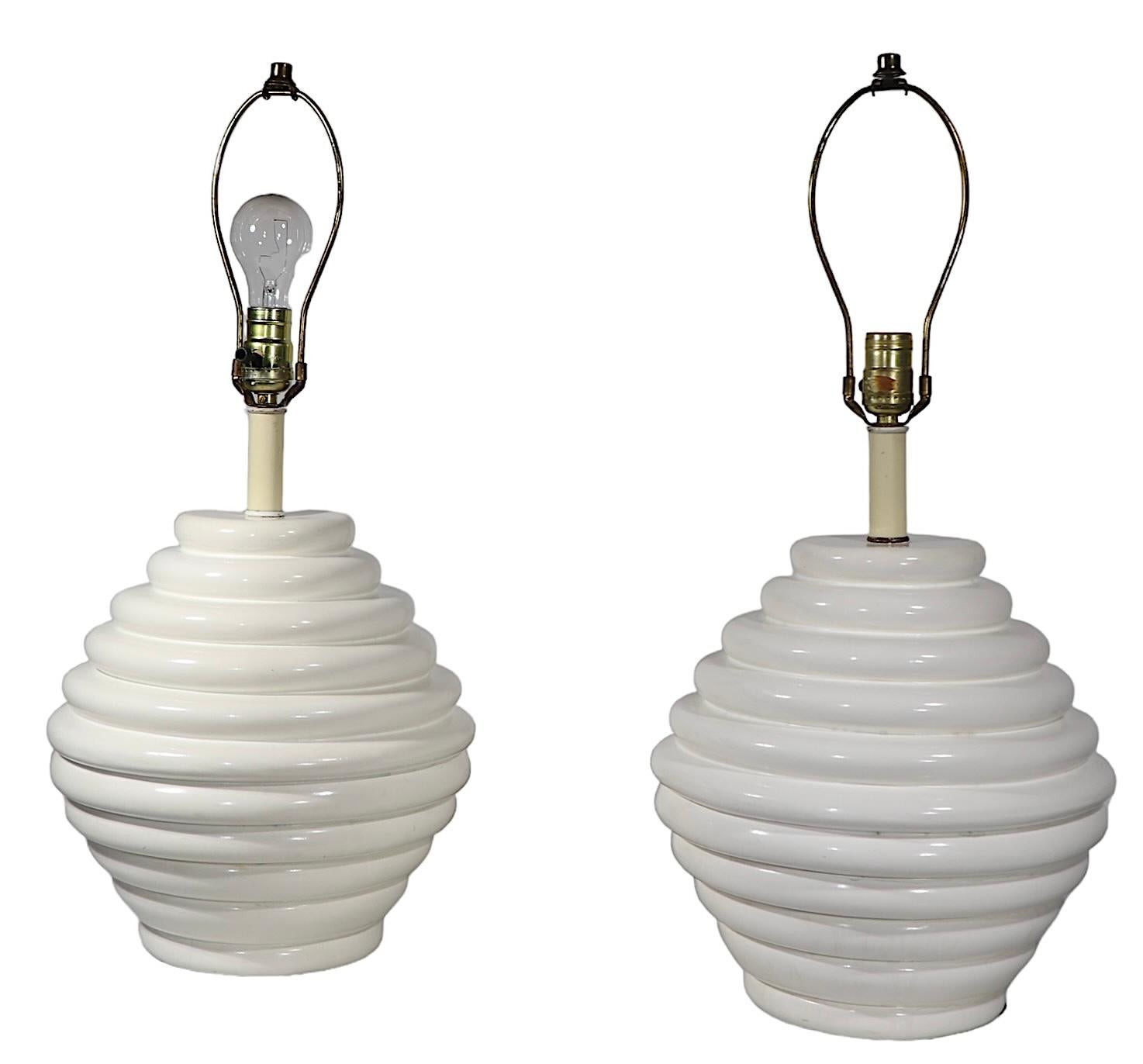 Pr. Mid Century Space Age Bulbous Form Table Lamps in White Finish c. 1950/70's For Sale 11