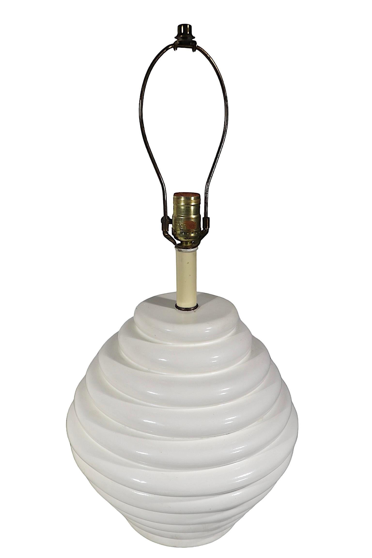 Pr. Mid Century Space Age Bulbous Form Table Lamps in White Finish c. 1950/70's For Sale 1
