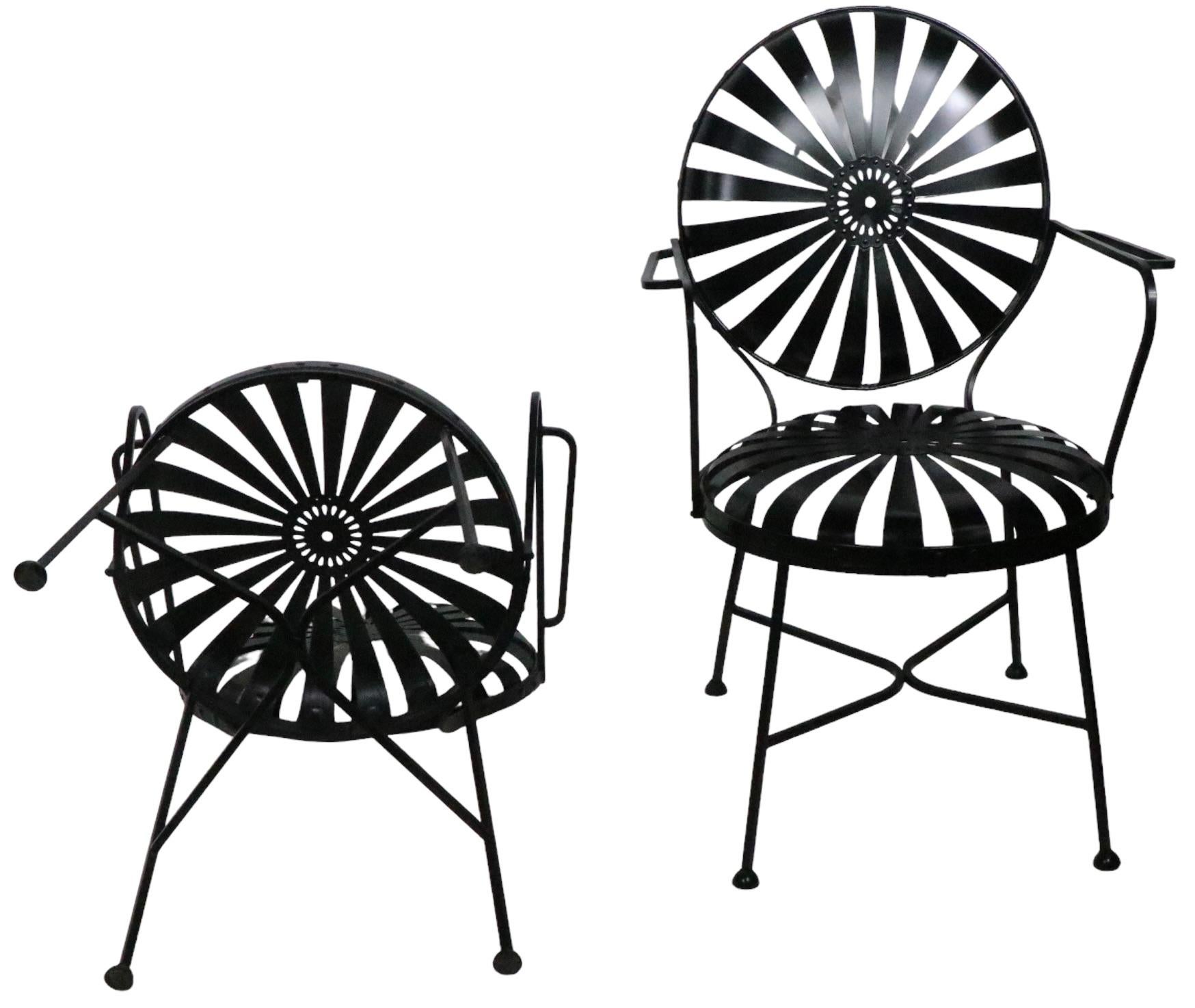 Außergewöhnliches Paar Vintage-Federstühle, entworfen von Francois Carre, hergestellt von The Troy Sunshade Company um 1930/1940er Jahre. Die ursprüngliche Carrs-Version dieses Stuhls wurde in Frankreich hergestellt. Die Troy Sunshade Company erwarb