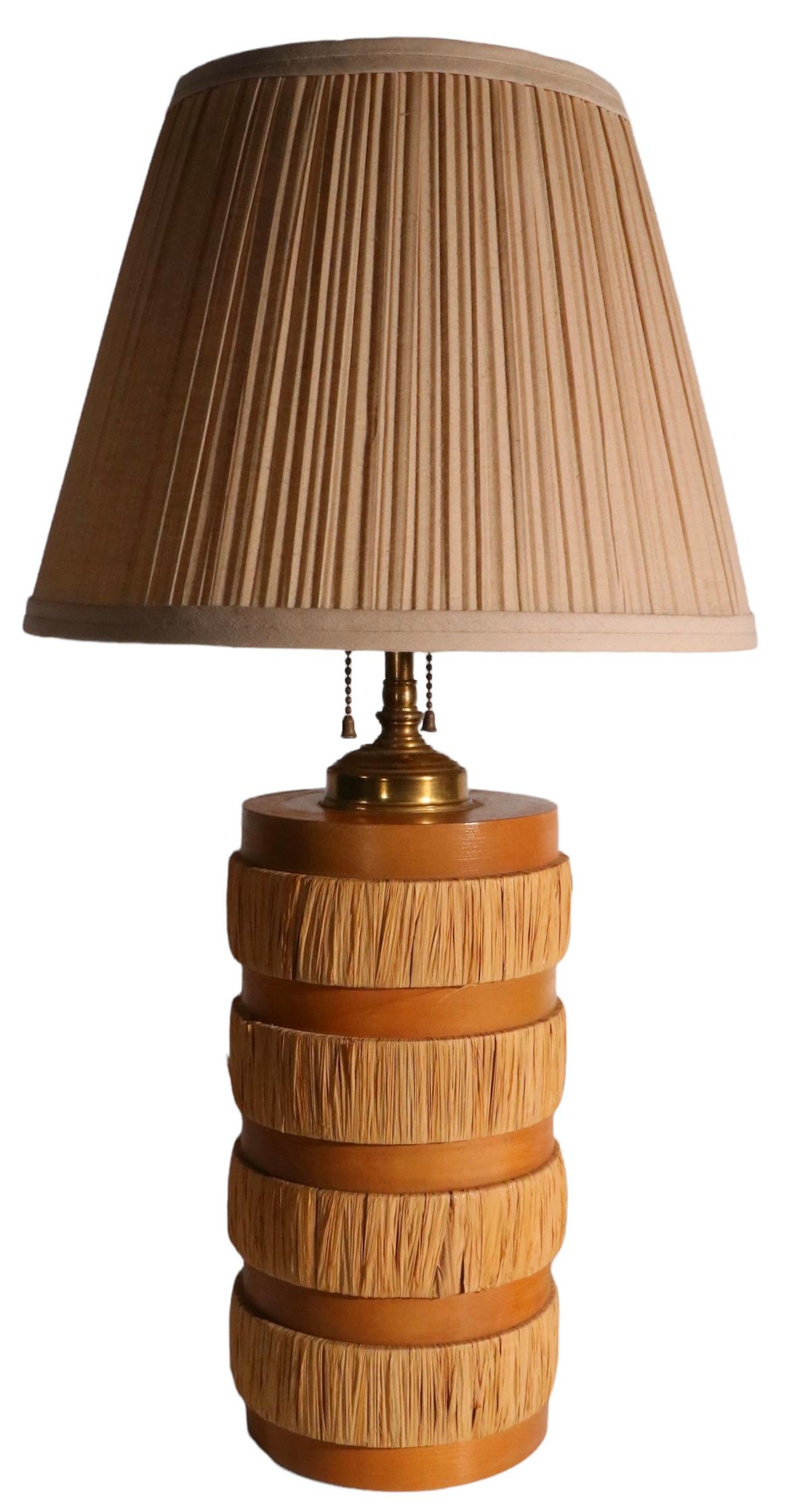 Mid-Century Modern Pr. Lampes de table de style Tiki en bois et jonc enveloppé du milieu du siècle dernier en vente