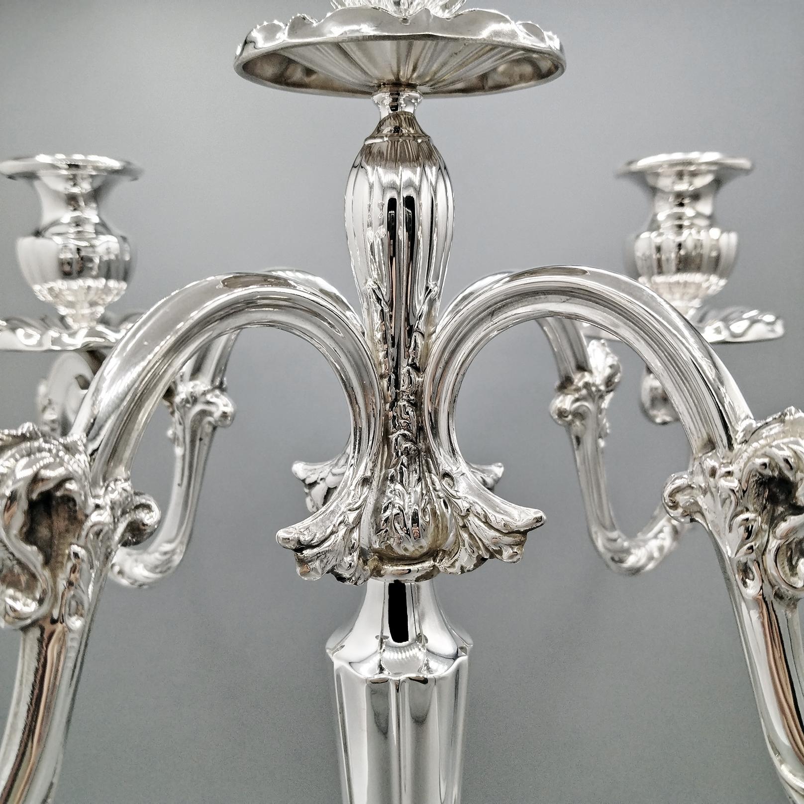 Pr. di candelabri a 5 luci in stile barocco italiano In condizioni ottime in vendita a VALENZA, IT