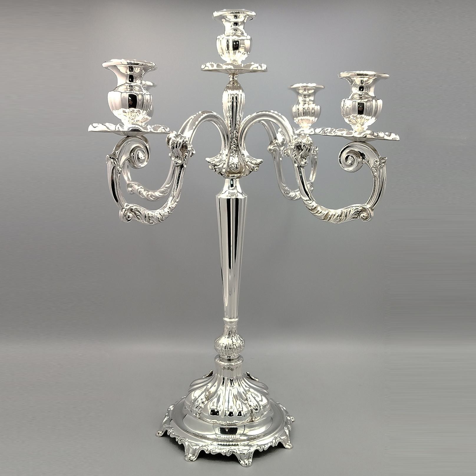 XXI secolo e contemporaneo Pr. di candelabri a 5 luci in stile barocco italiano in vendita
