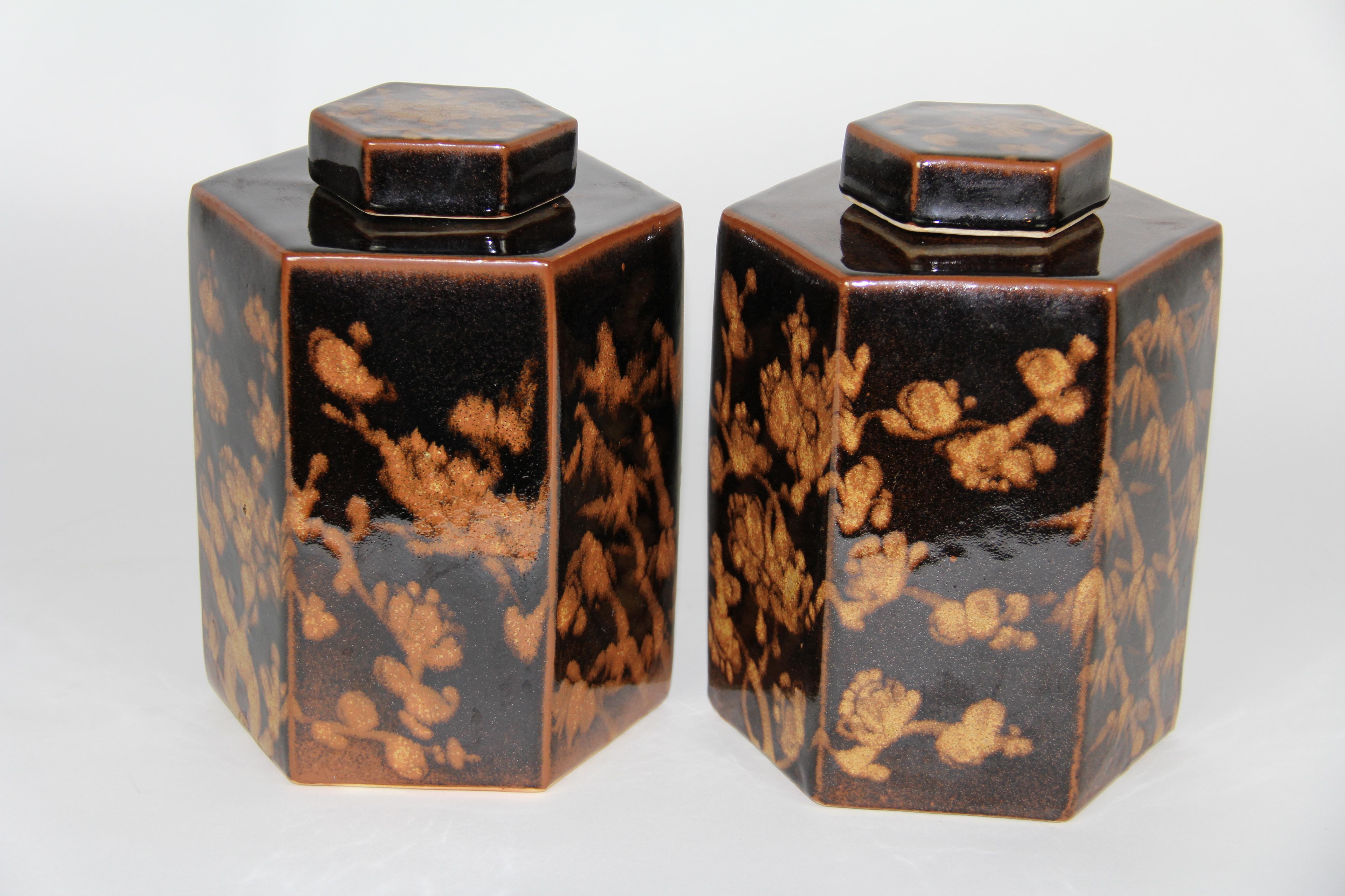 Peint à la main Paire de boîtes à thé en porcelaine peintes à la main avec motifs floraux et de bambou en vente
