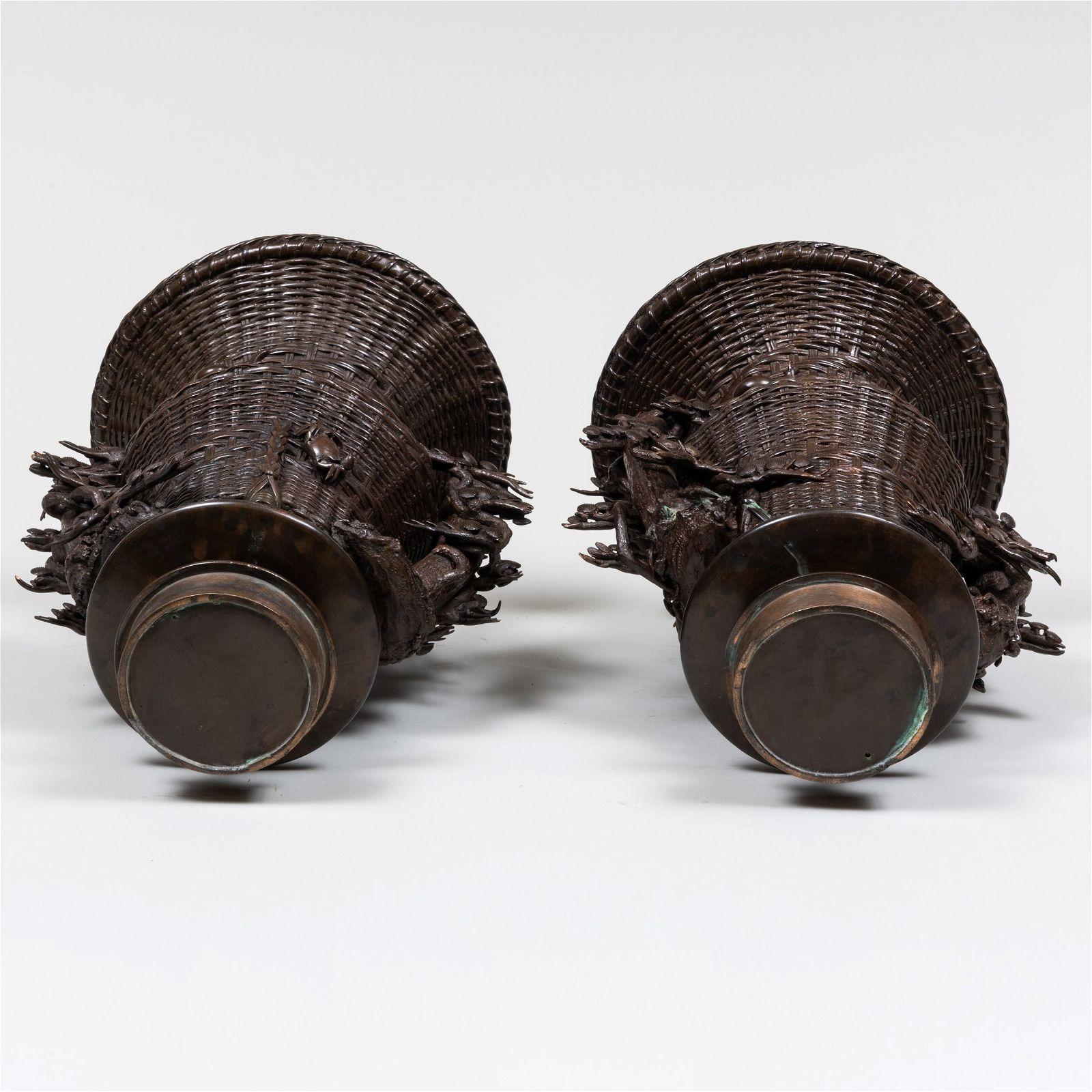 pr von  Große japanische Meiji-Bronzevasen in Korbform in feinster Qualität aus dem 19. Jahrhundert im Angebot 8