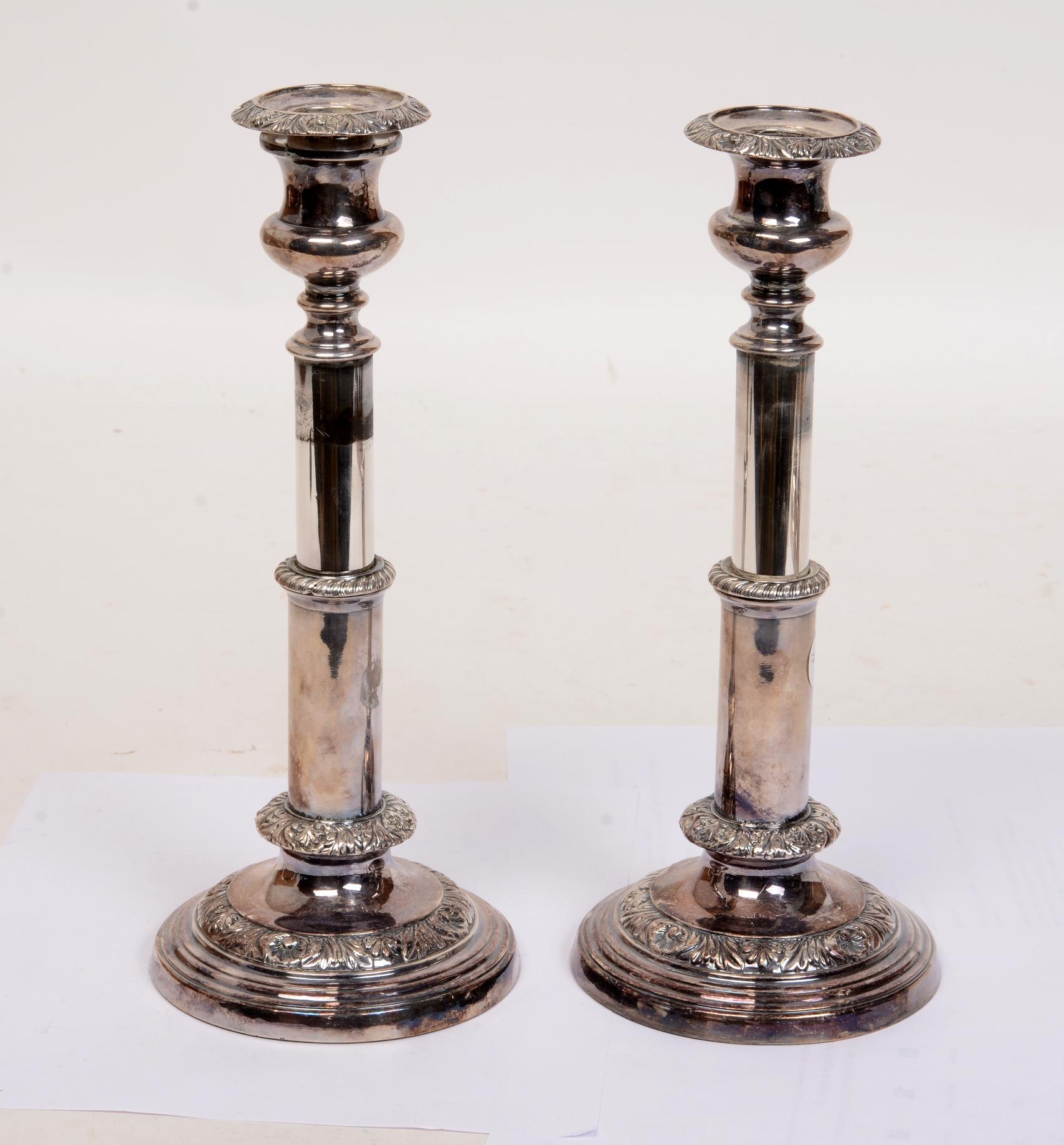 Giorgio III Coppia di candelieri telescopici di Geo III Sheffield, 1815 circa, di T. & J. Creswick in vendita