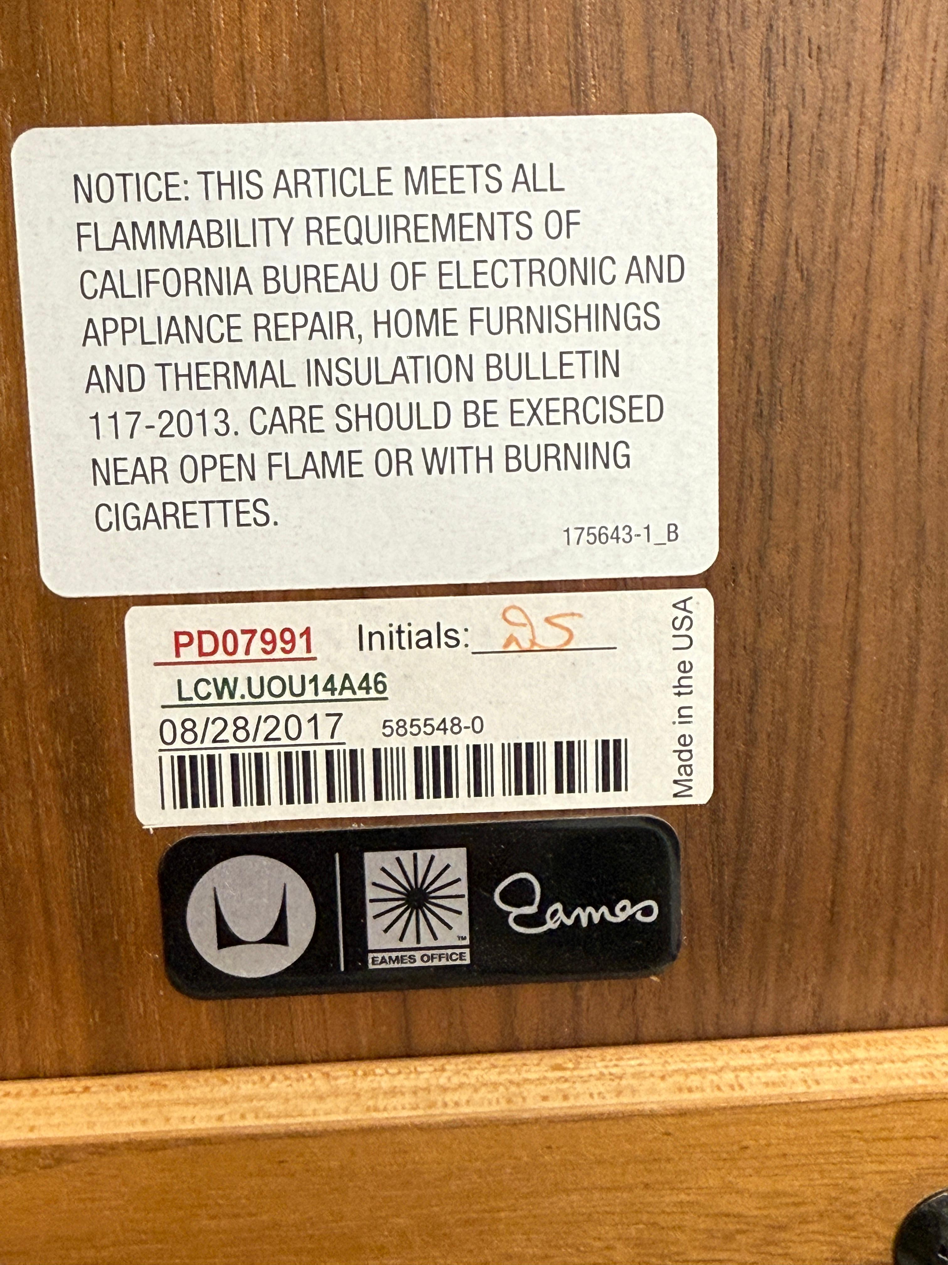Pr di sedie Herman Miller Eames in noce e rosa LCW in vendita 3