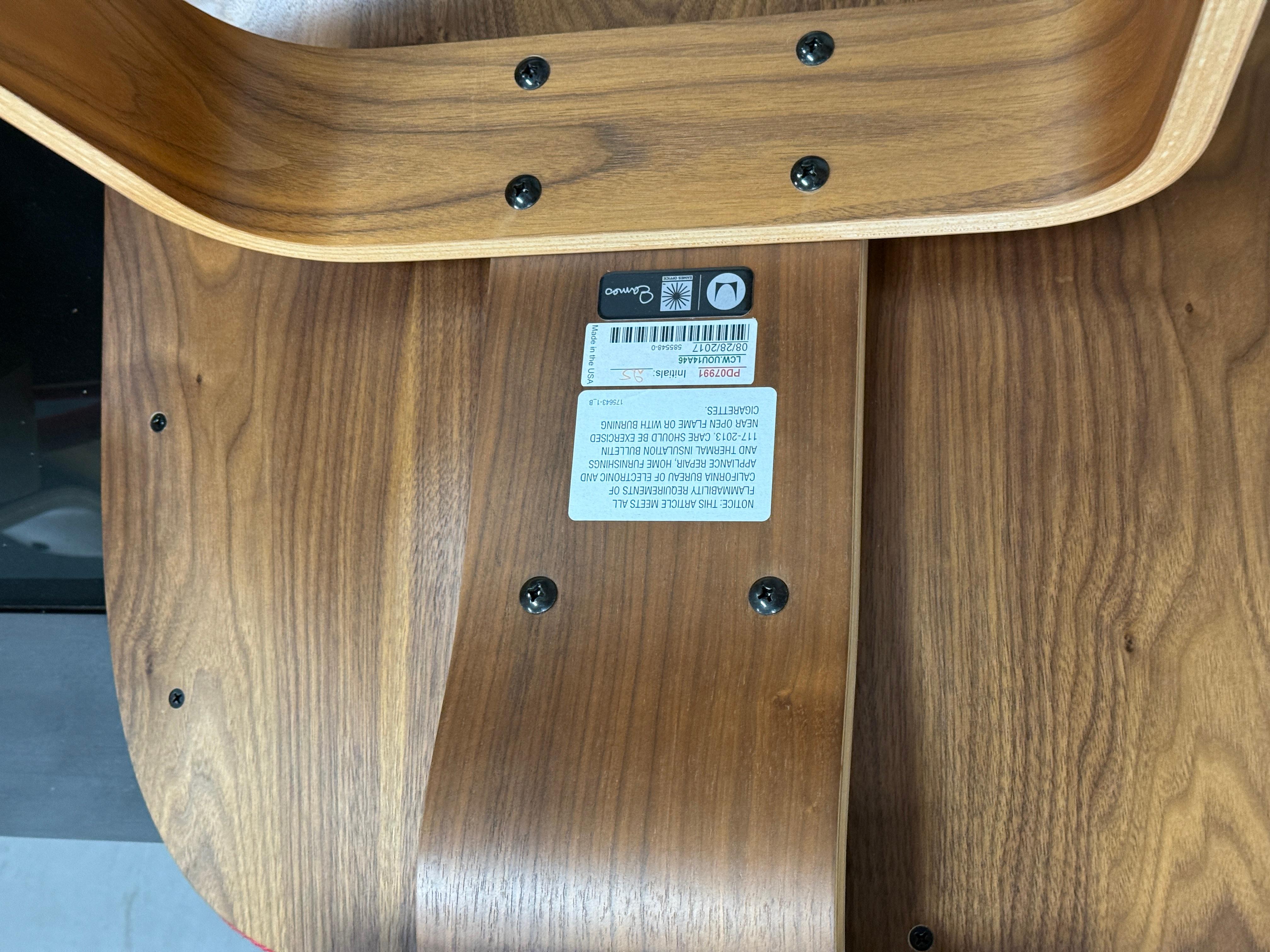 Pr di sedie Herman Miller Eames in noce e rosa LCW in vendita 4
