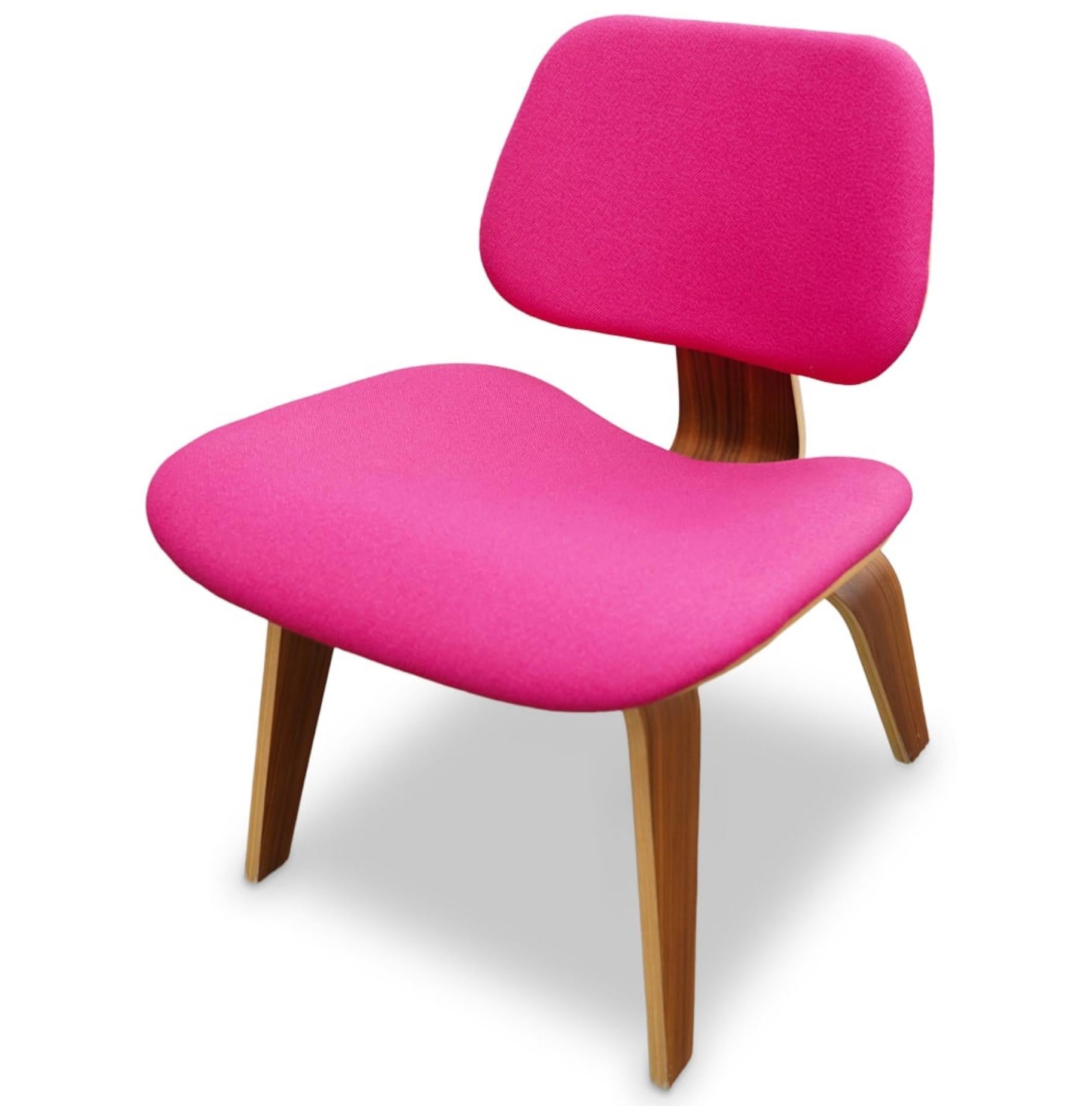 Pr di sedie Herman Miller Eames in noce e rosa LCW in vendita 10
