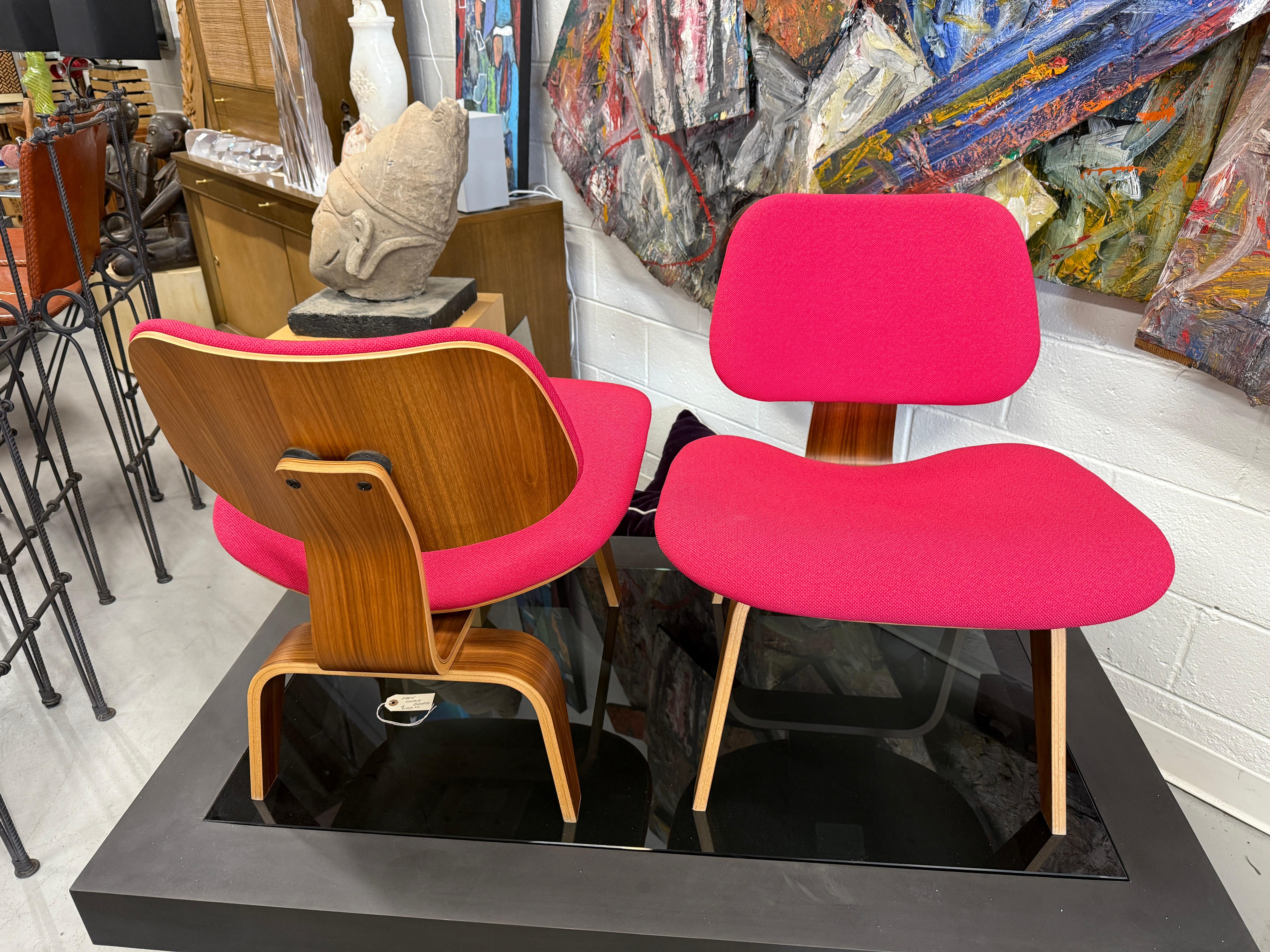 Americano Pr di sedie Herman Miller Eames in noce e rosa LCW in vendita