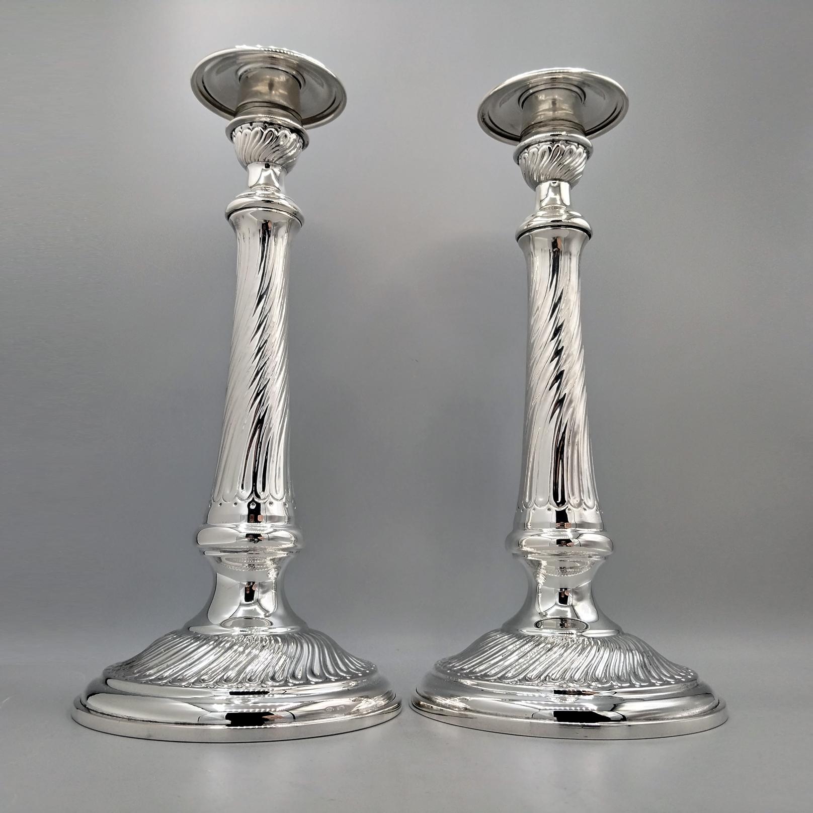 Fatto a mano Confezione di candelabri italiani in argento sterling in vendita
