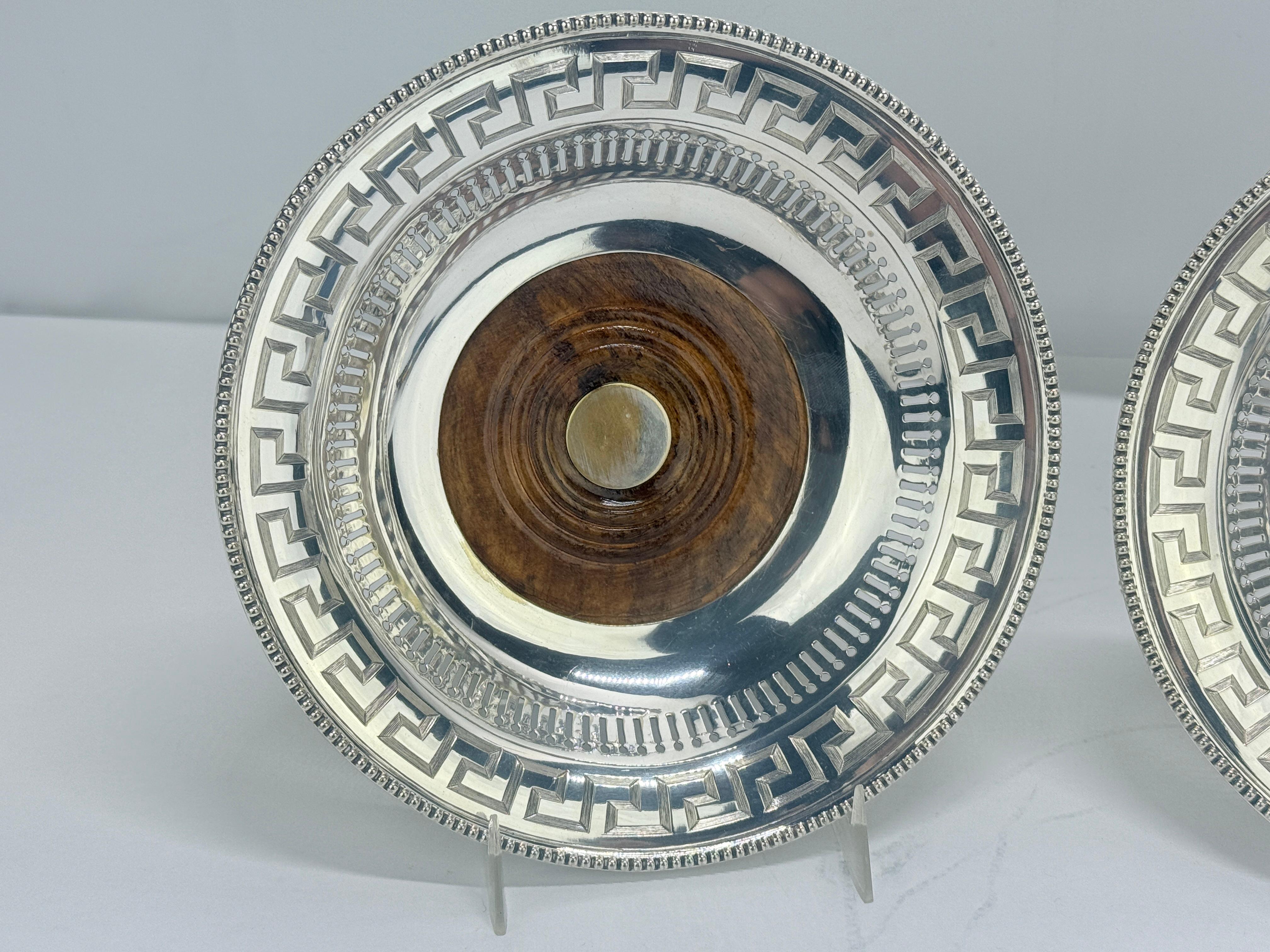 Pr, Sottobicchieri a forma di chiave greca della vecchia Sheffield, 19° C. Matthew Boulton In condizioni buone in vendita a Atlanta, GA