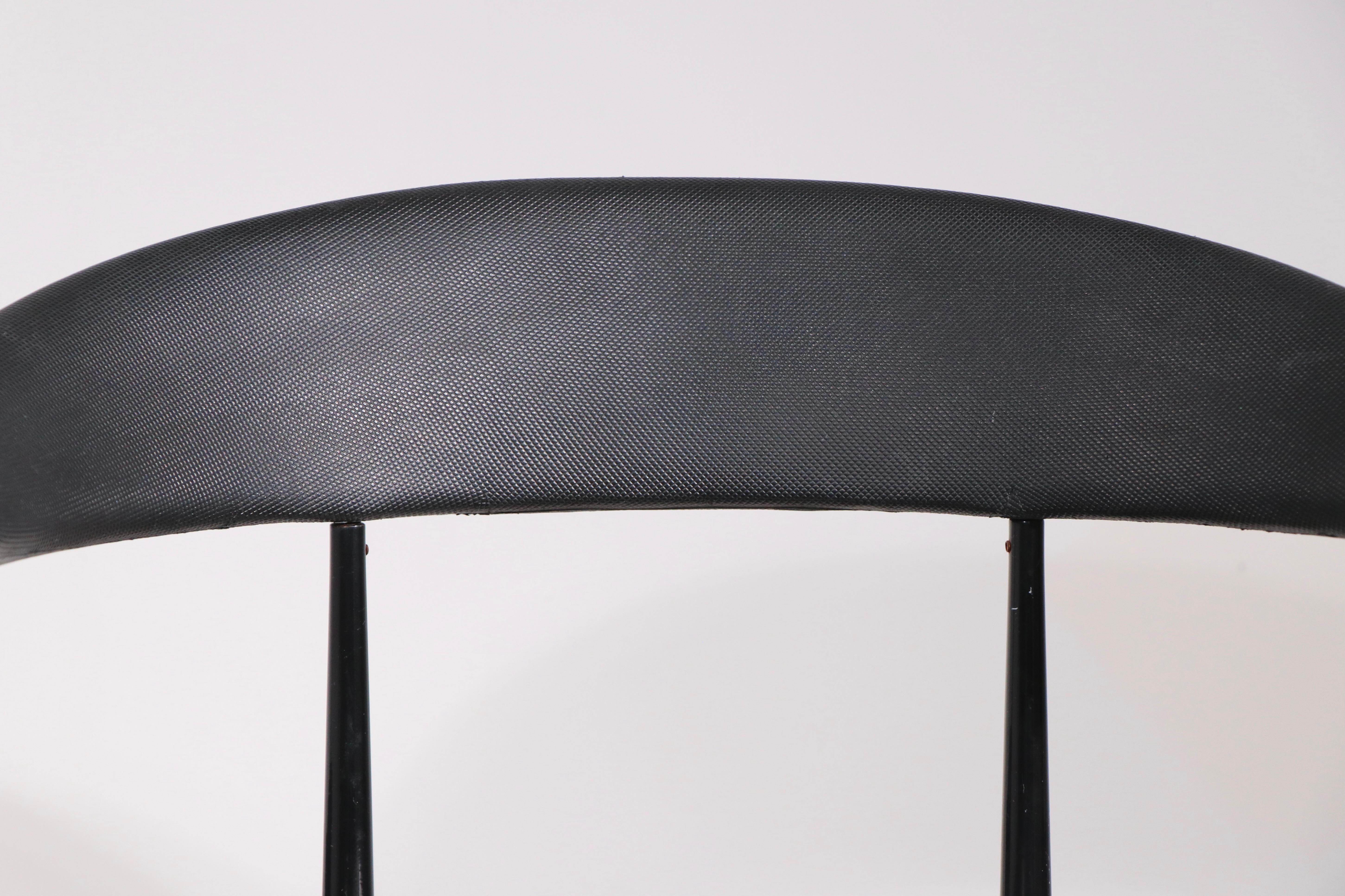 Pr Post Conrans Habitat NYC vende sillones con brazos modernos siglo XX en venta