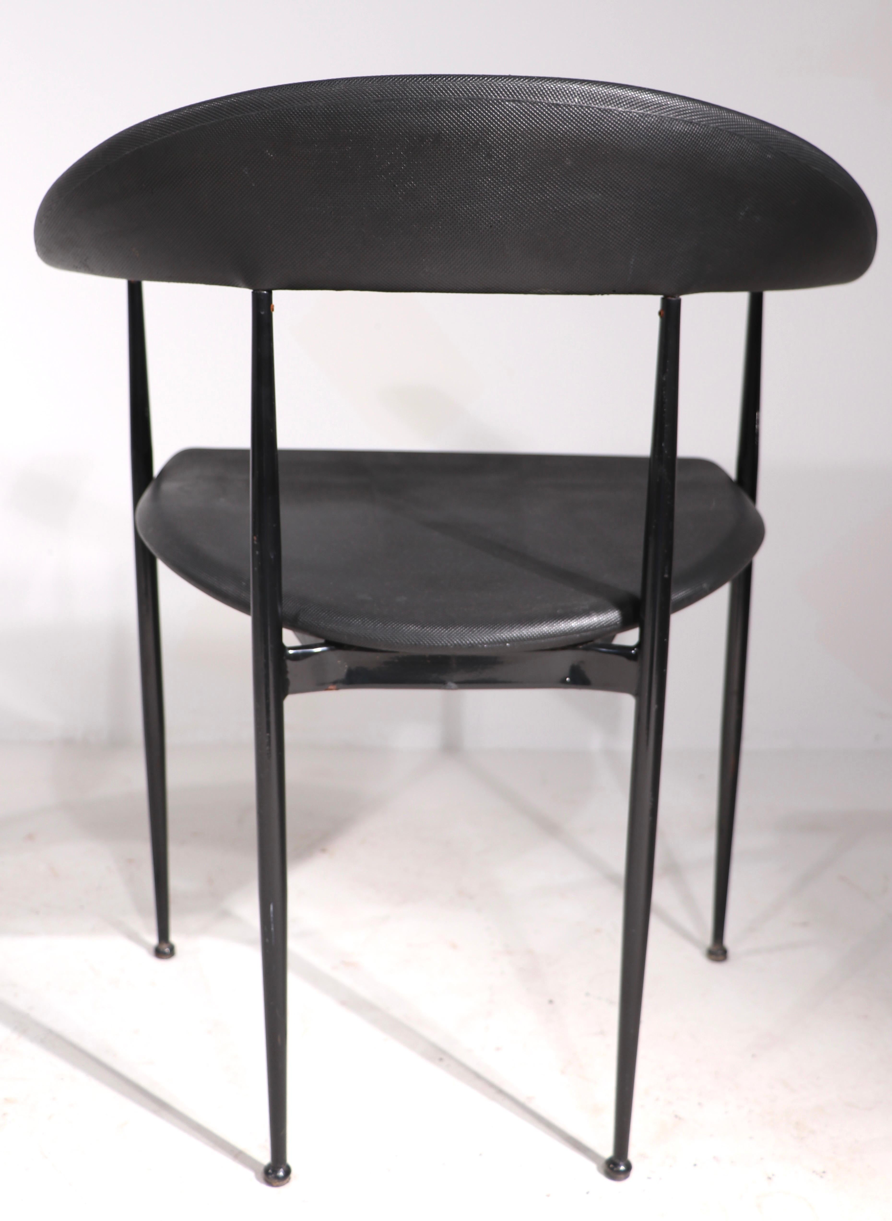 Pr Post Conrans Habitat NYC vende sillones con brazos modernos en venta 2