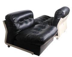 Pr. Bellini post-moderni di Modern A Space Age  C.B. C. Italia Amanta  Sedie da salotto c. 1969