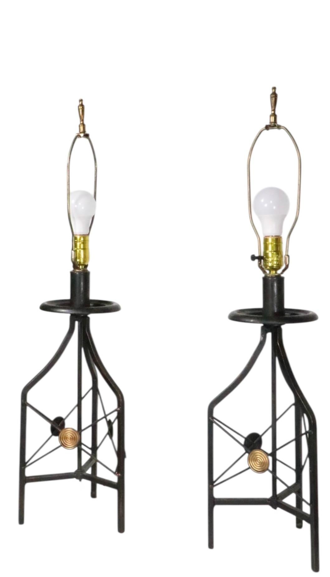 Pr. Lampes de table en métal de style Regency Revival Hollywood Regency avec abat-jour d'origine en vente 4