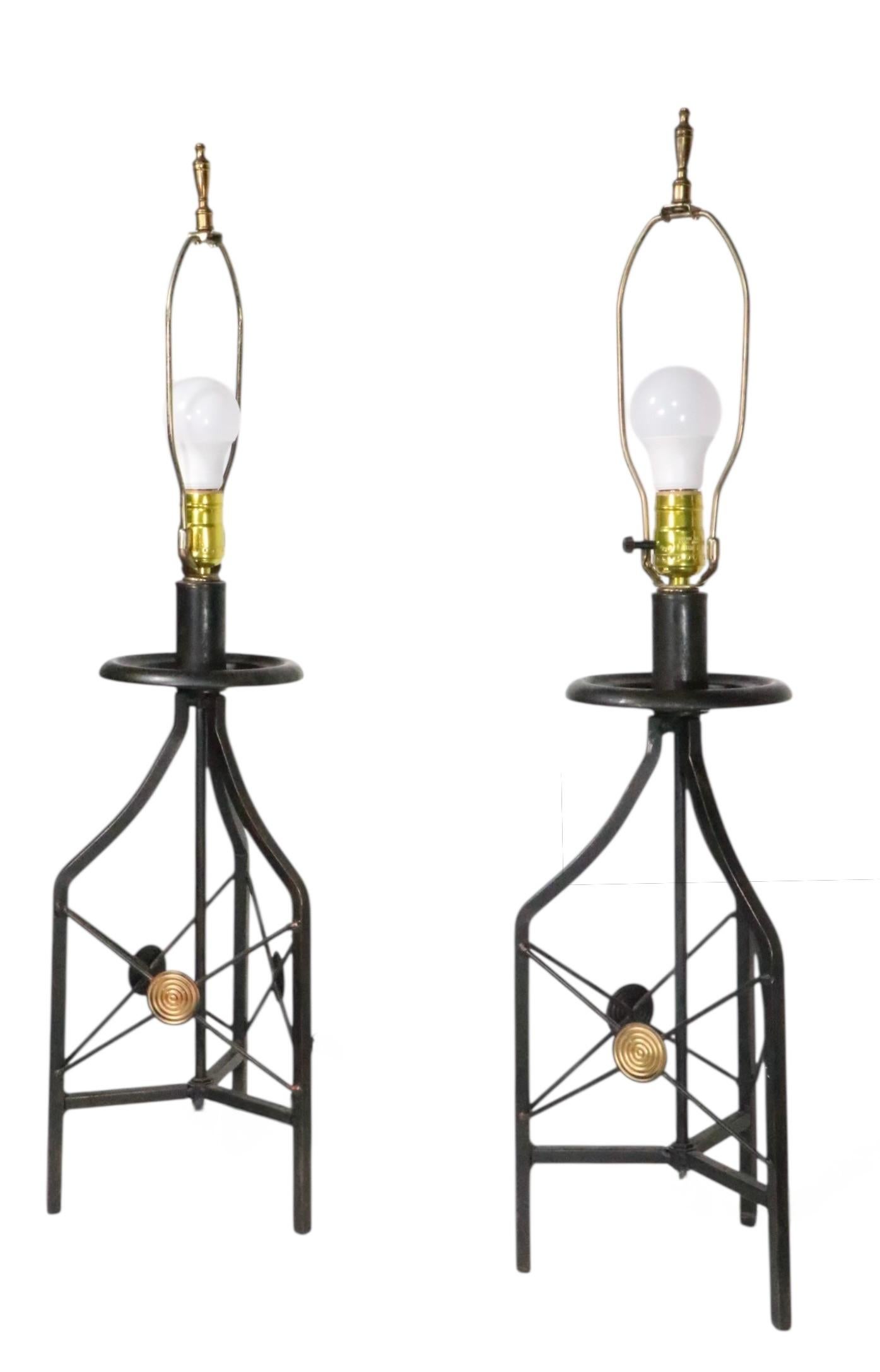 Pr. Lampes de table en métal de style Regency Revival Hollywood Regency avec abat-jour d'origine en vente 5