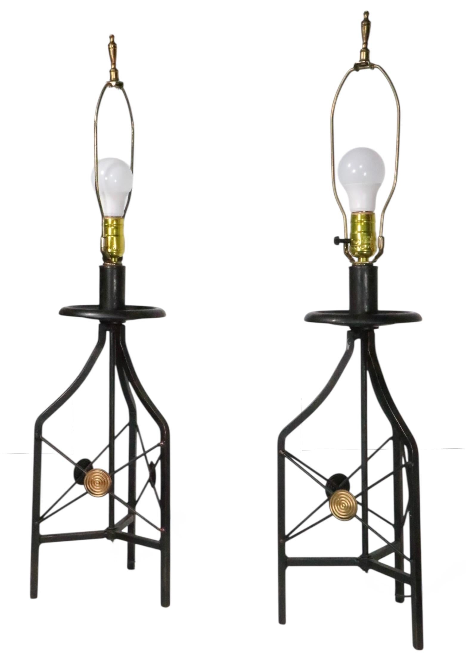 Pr. Lampes de table en métal de style Regency Revival Hollywood Regency avec abat-jour d'origine en vente 6