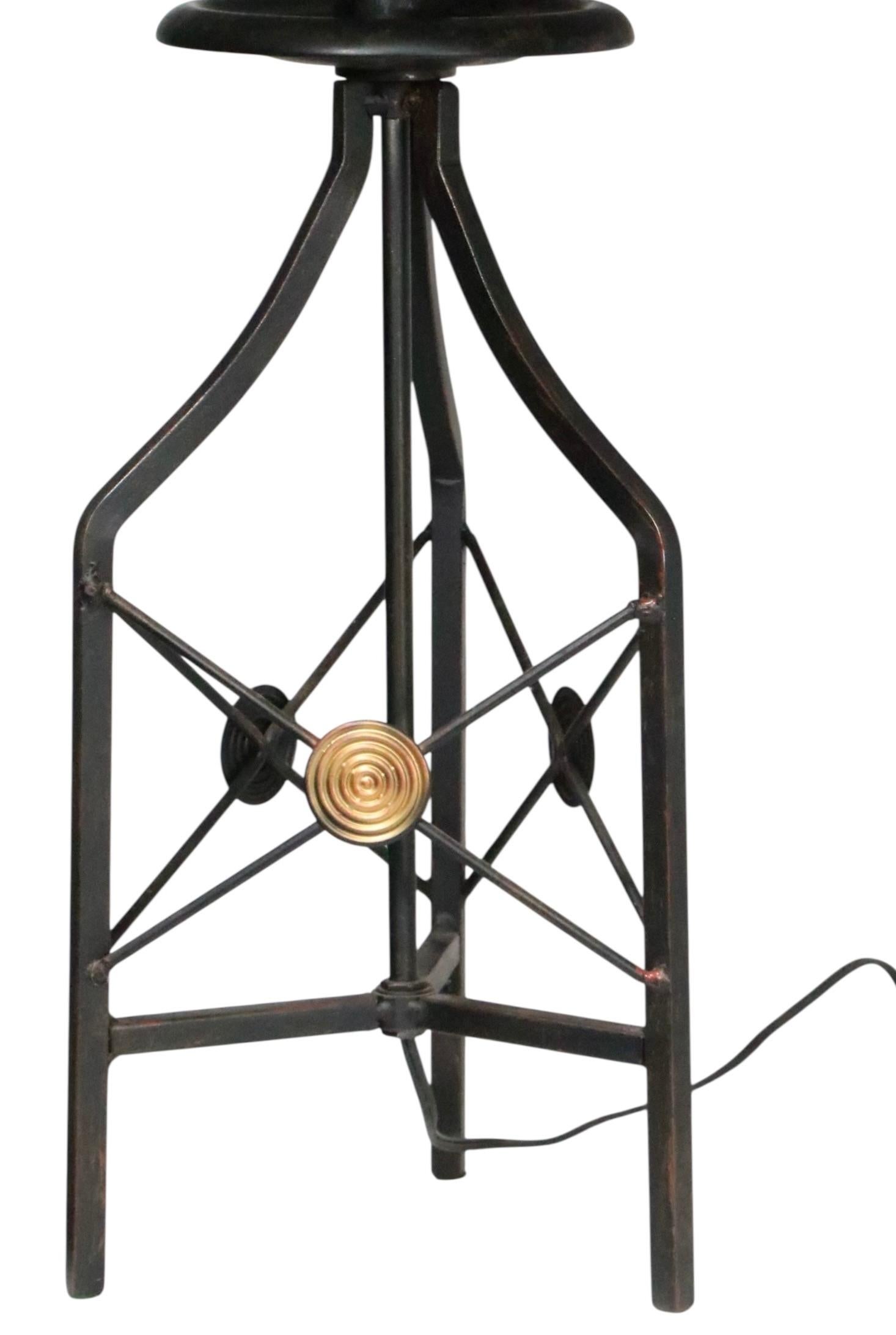 Pr. Lampes de table en métal de style Regency Revival Hollywood Regency avec abat-jour d'origine en vente 8