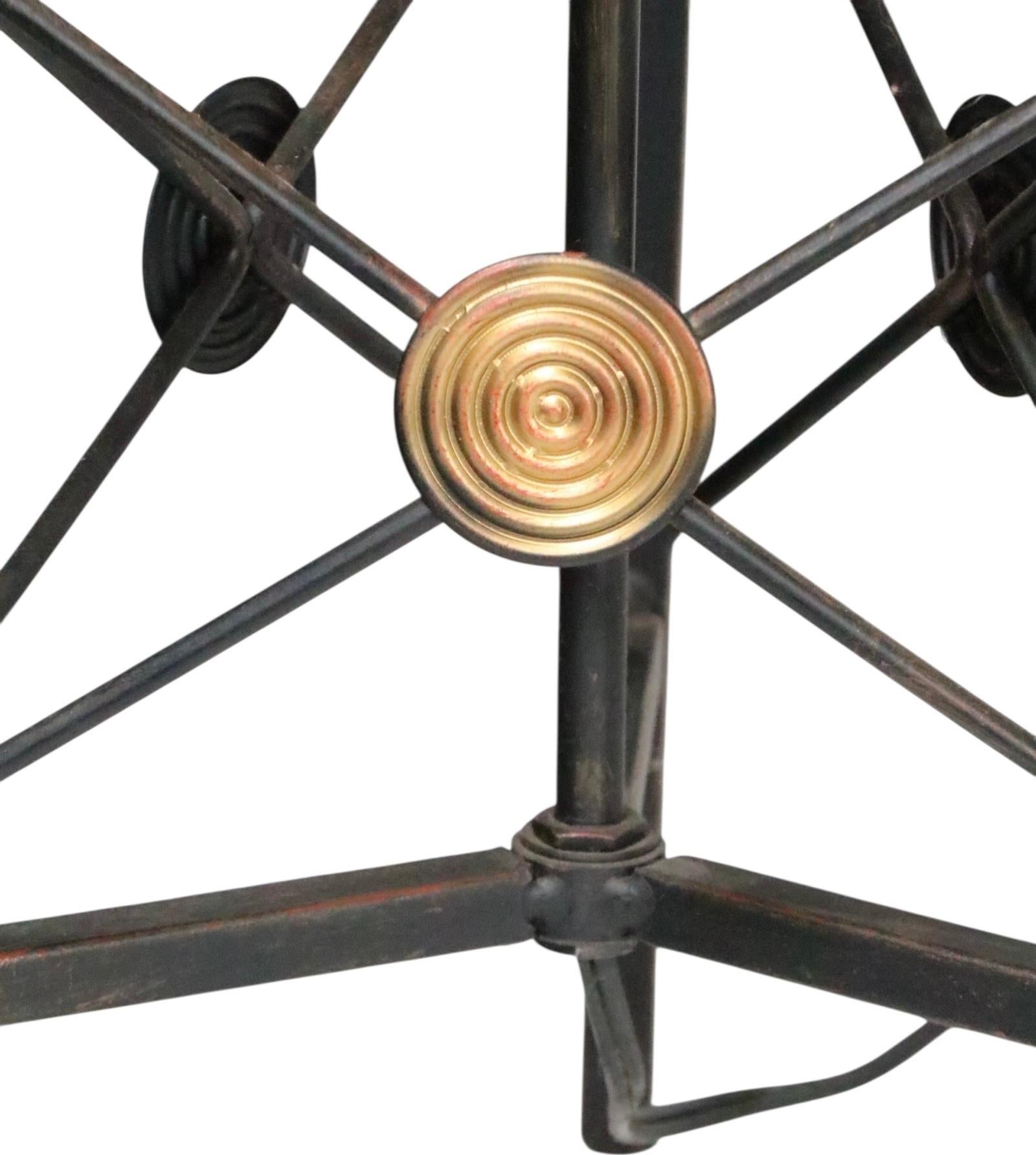 Pr. Lampes de table en métal de style Regency Revival Hollywood Regency avec abat-jour d'origine en vente 10