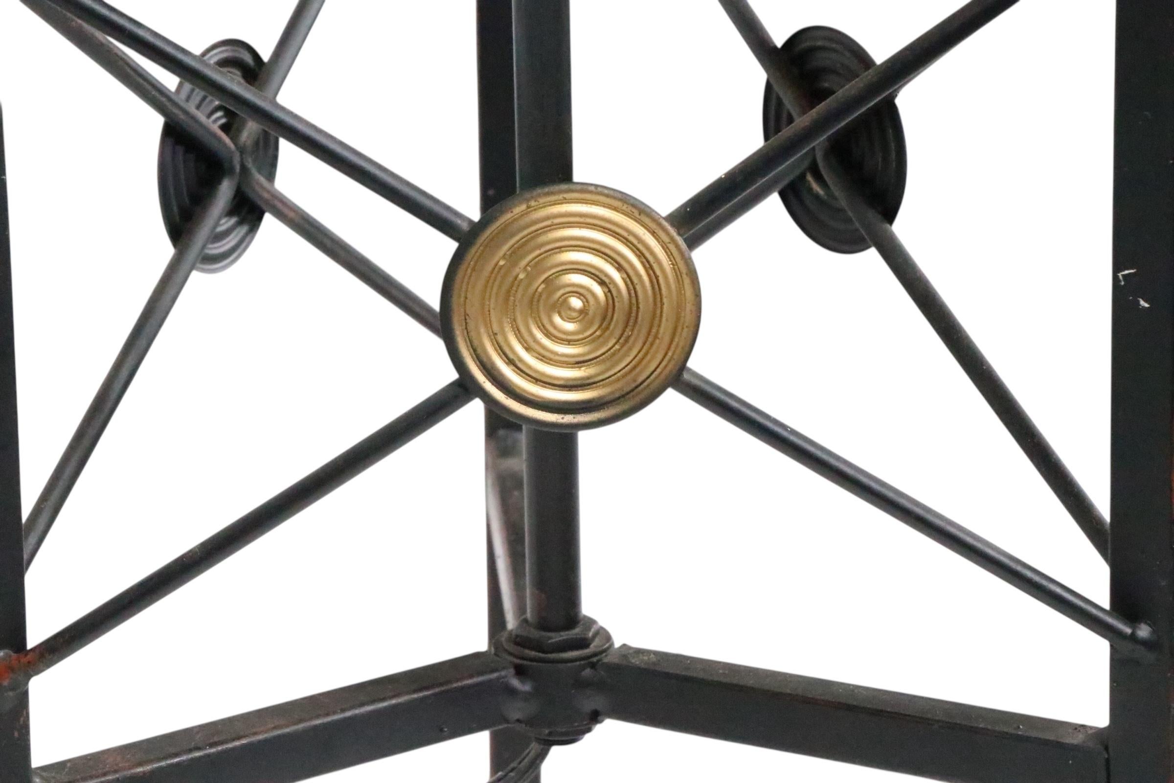 Pr. Lampes de table en métal de style Regency Revival Hollywood Regency avec abat-jour d'origine en vente 12