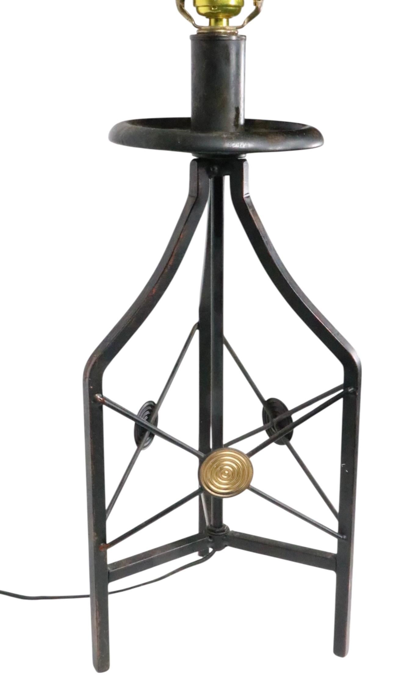 Pr. Lampes de table en métal de style Regency Revival Hollywood Regency avec abat-jour d'origine Bon état - En vente à New York, NY