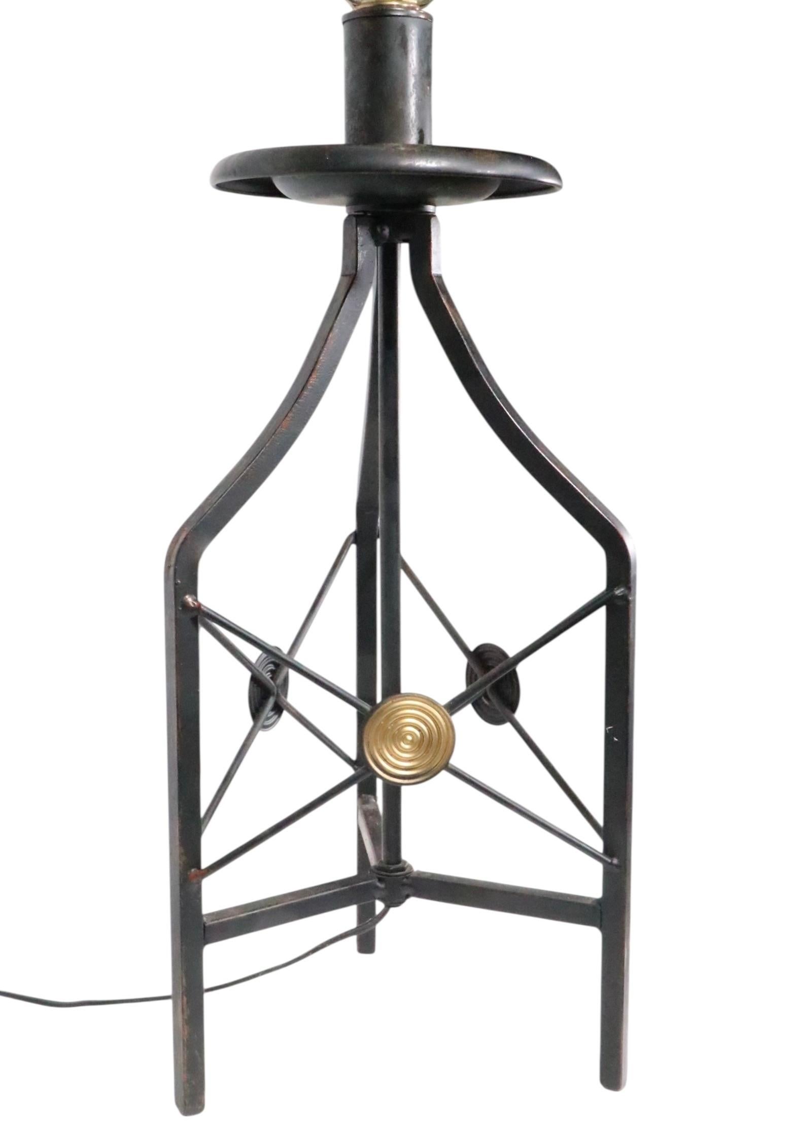 20ième siècle Pr. Lampes de table en métal de style Regency Revival Hollywood Regency avec abat-jour d'origine en vente