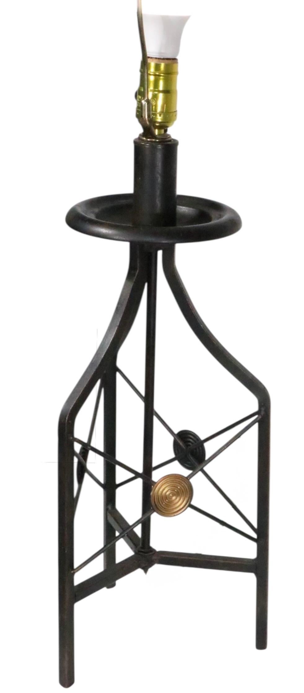 Métal Pr. Lampes de table en métal de style Regency Revival Hollywood Regency avec abat-jour d'origine en vente