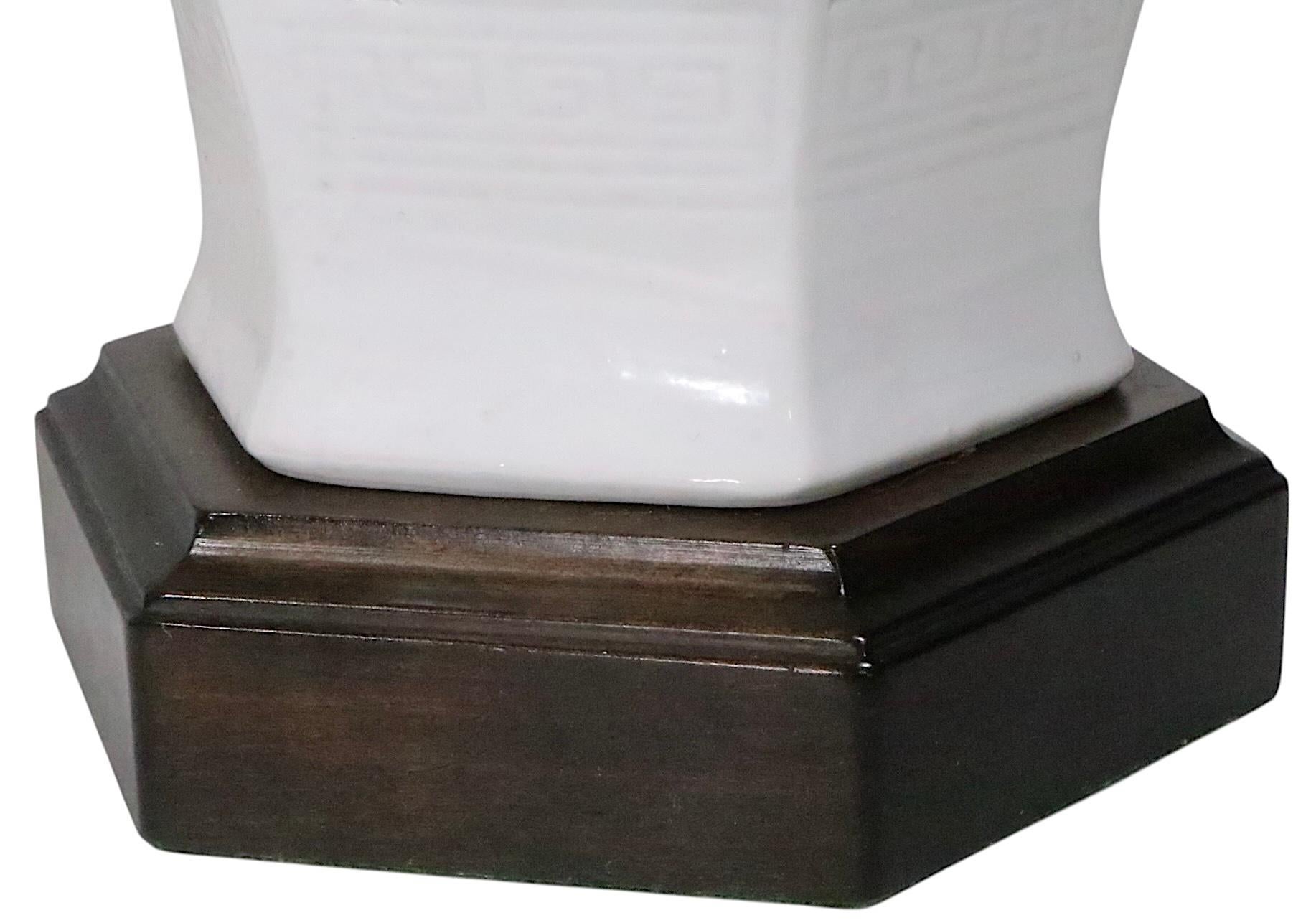 Pr. Lámparas de Sobremesa de Chinoiserie Reticulada Blanc De Chine c. 1950/70's en venta 6