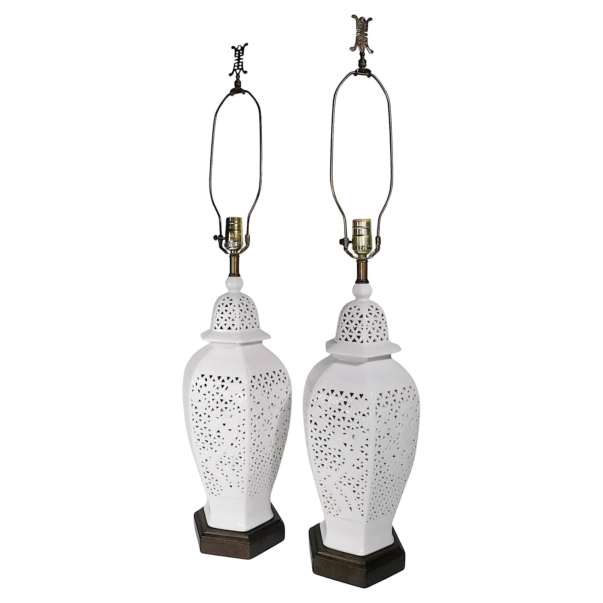 Pr. Retikulierte Chinoiserie Blanc De Chine Tischlampen um 1950/70