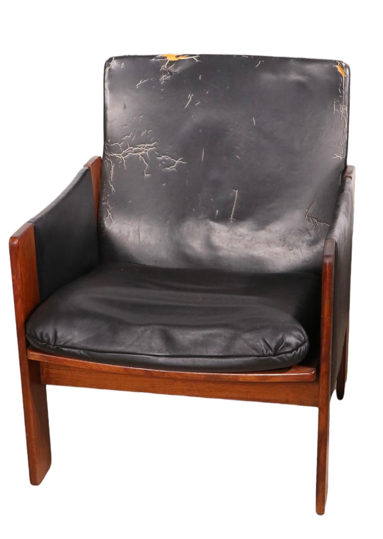 Pr. Rosewood and Leather Lounge Arm Chairs by Tobia Scarpa for Cassina For Sale 7