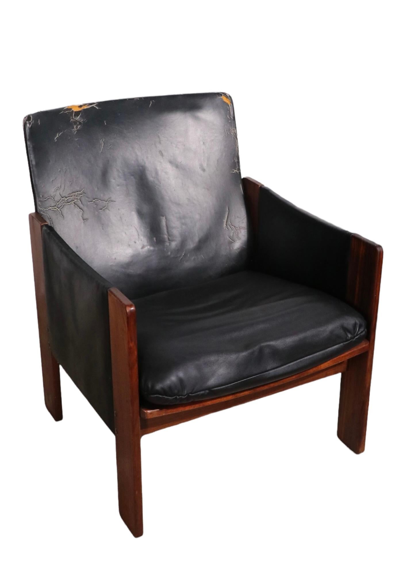 Pr. Rosewood and Leather Lounge Arm Chairs by Tobia Scarpa for Cassina For Sale 10