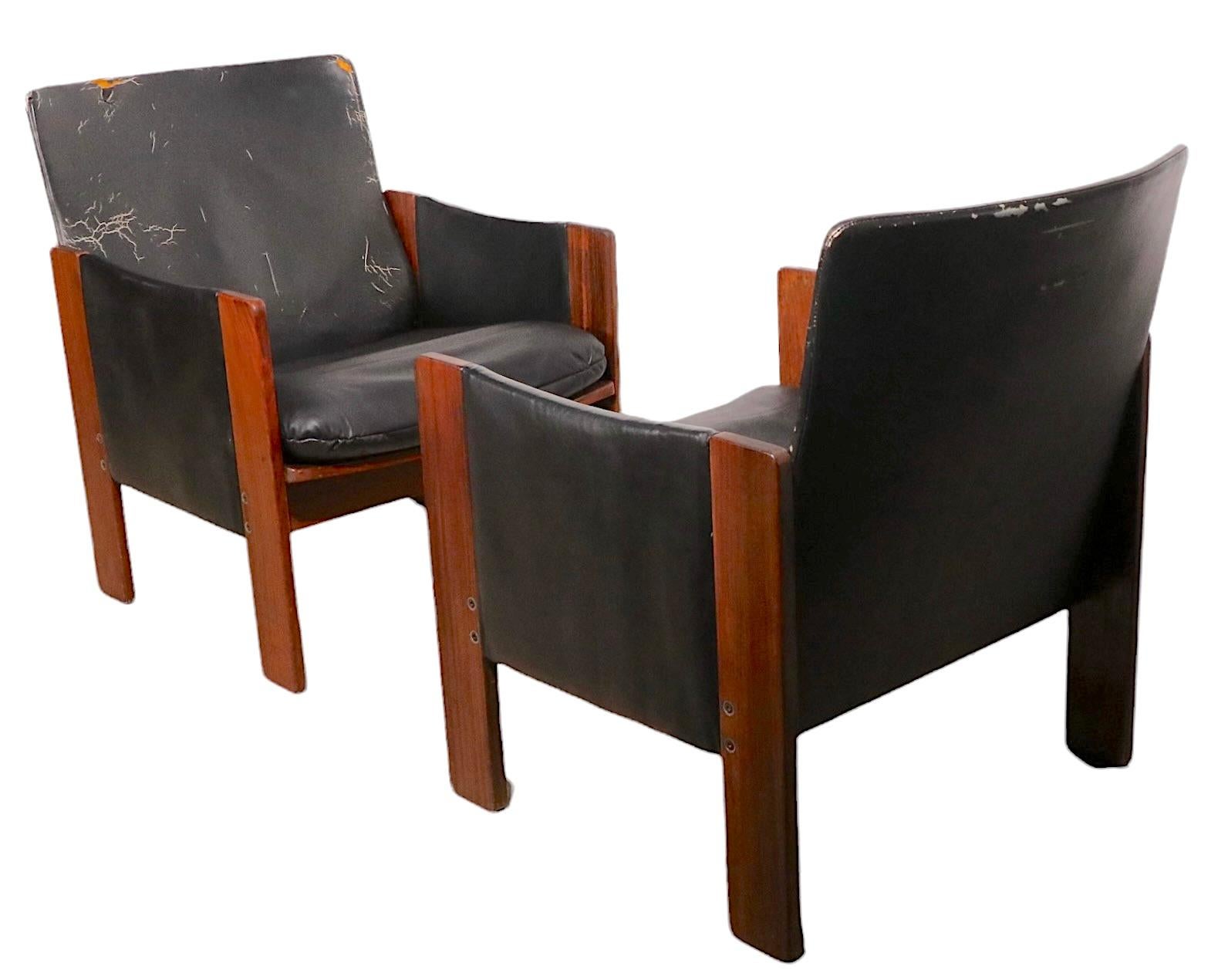 Pr. Rosewood and Leather Lounge Arm Chairs by Tobia Scarpa for Cassina For Sale 1