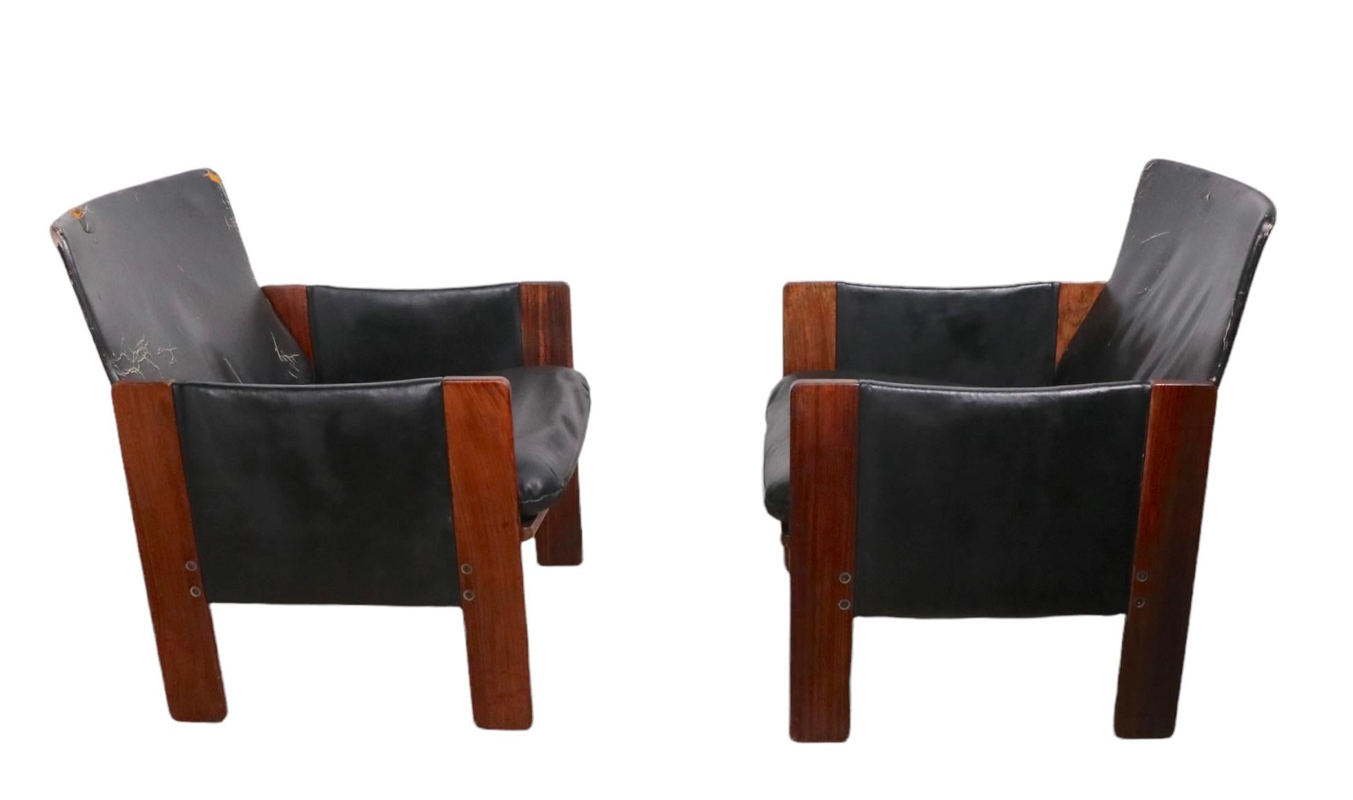 Pr. Rosewood and Leather Lounge Arm Chairs by Tobia Scarpa for Cassina For Sale 3