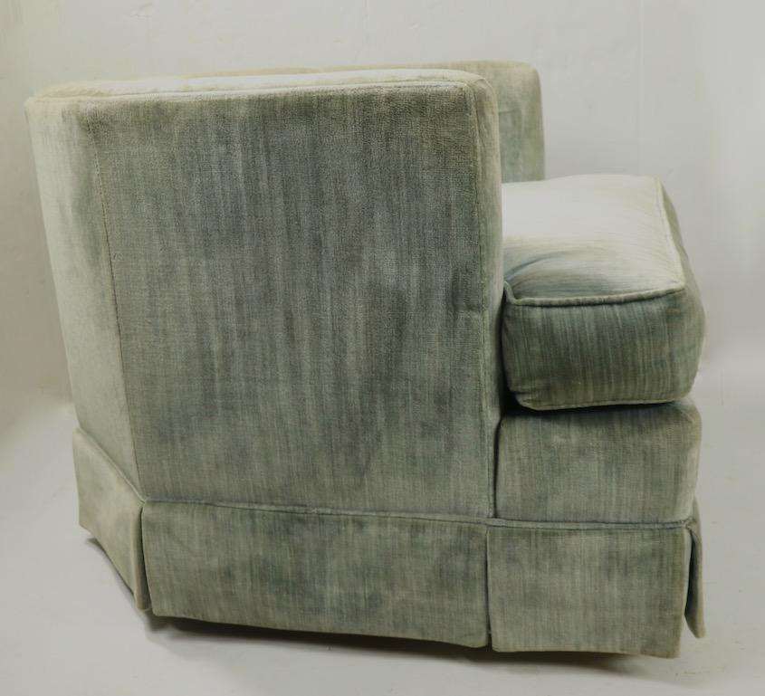 Pair of extra grade swivel chairs made by Schoonbeck for Henredon. These chairs are structurally sound and sturdy, they will need to be reupholstered as the fabric shows fading and wear.
Very stylish and chic design, offered and priced as a pair.
 
